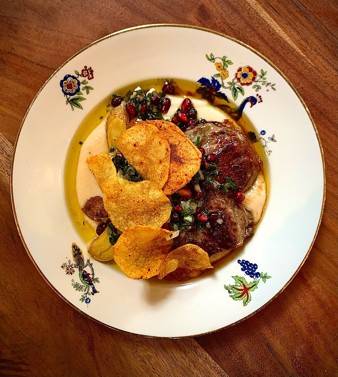 Araignée de veau grillée, mousseline de choux fleur, rattes du Touquet, sauce vierge grenade, menthe et chips au piment d’Espelette
#lyon #lyon3 #food #foodie #bistro #lyoncity #restaurant