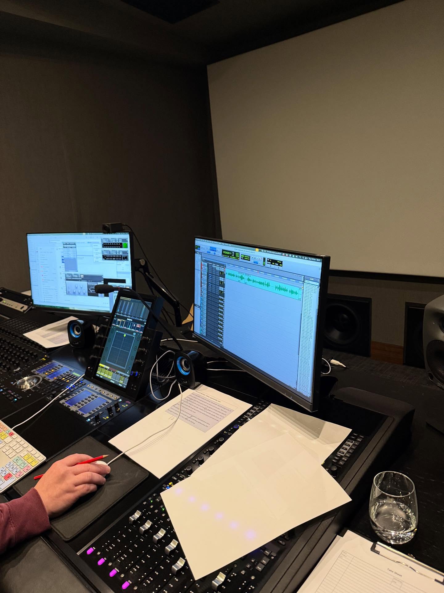 Our brilliant sounds engineer @dgritzman mixing a demo reel.
If you want to work in VO let us build you a cracking demo reel.
#voiceover
#voicedemoreels
#voiceovertraining