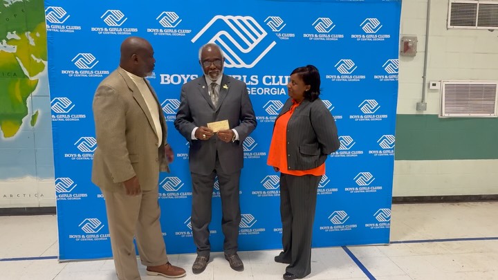 Georgia State Representative Floyd L. Griffin Jr. has led an extraordinary life, marked by diverse roles and significant accomplishments. As a former Vietnam helicopter pilot, Army Colonel, professor, businessman, Georgia State Senator, Mayor of Milledgeville, GA, and author, he has consistently demonstrated leadership and dedication to his community and country.
Recently, Representative Griffin extended his commitment to service by visiting the King Danforth Unit. During his visit, he made a generous monetary donation aimed at supporting the unit’s operations. This contribution will have a direct impact on the youth of our club, enhancing their experiences and opportunities for growth.
We extend our heartfelt thanks to Representative Griffin for his investment in the Boys & Girls Club of Central Georgia (BGCCG). His generosity and belief in our mission inspire us to continue our work with renewed vigor and dedication. His support is a testament to the power of community and the importance of investing in the next generation.