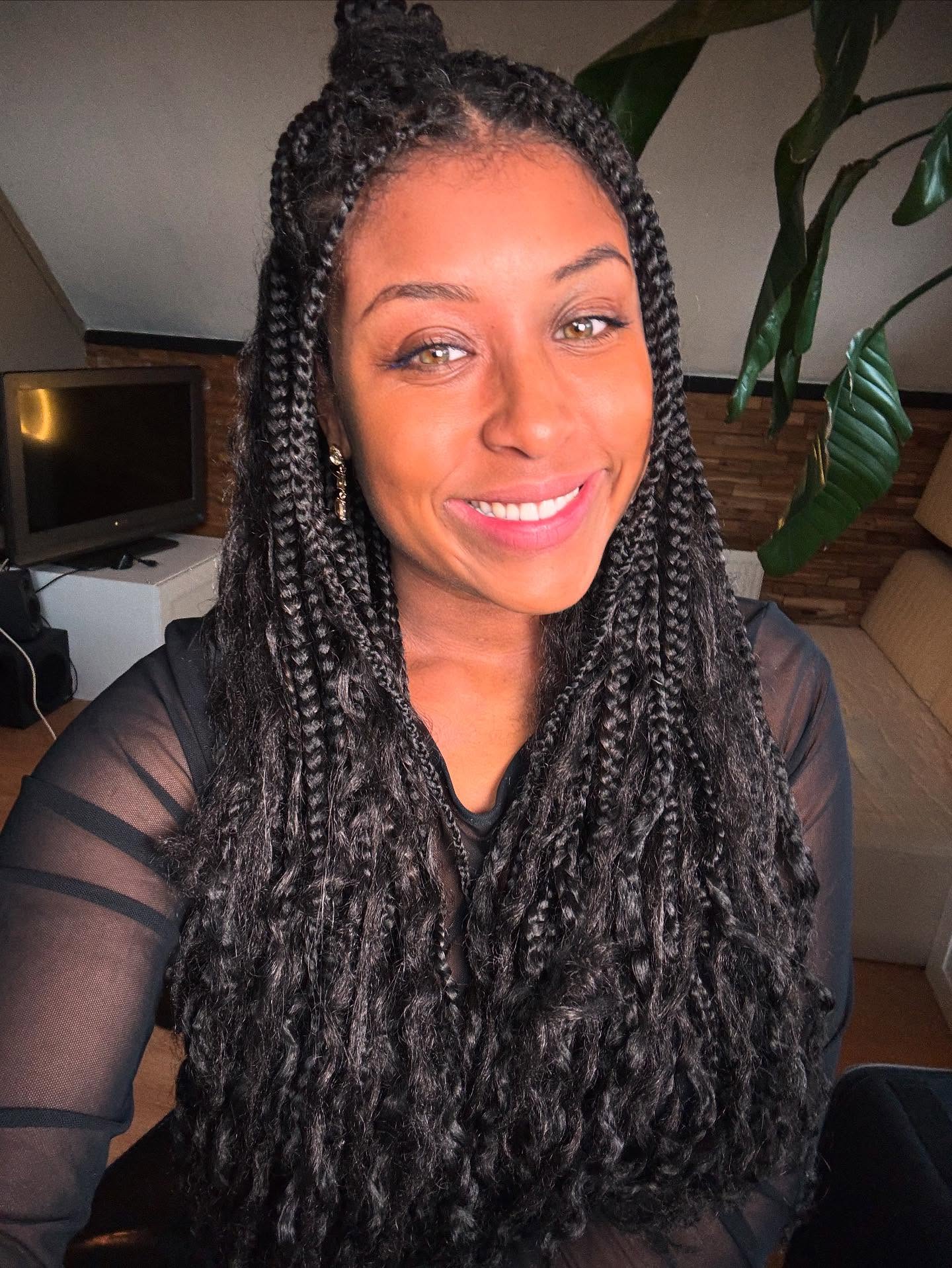 Mijn tweede naam, Salomé, betekent vrede. En toen ik dieper ging zoeken, ontdekte ik dat het ook wholeness — heelheid — betekent.
Een naam die precies weerspiegelt wie Jezus voor mij is:
Vrede.
Heelheid.
Herstel.
En het mooiste is: tijdens het schrijven van mijn liedjes ervaar ik diezelfde vrede en heelheid steeds opnieuw. 💛✨
#salomé #wholeness #vrede #heelheid #geloof #christianartist #singersongwriter #destilte #worshipmusic #inspiratie #nieuwemuziek #jesusispeace #muziekmeteenboodschap