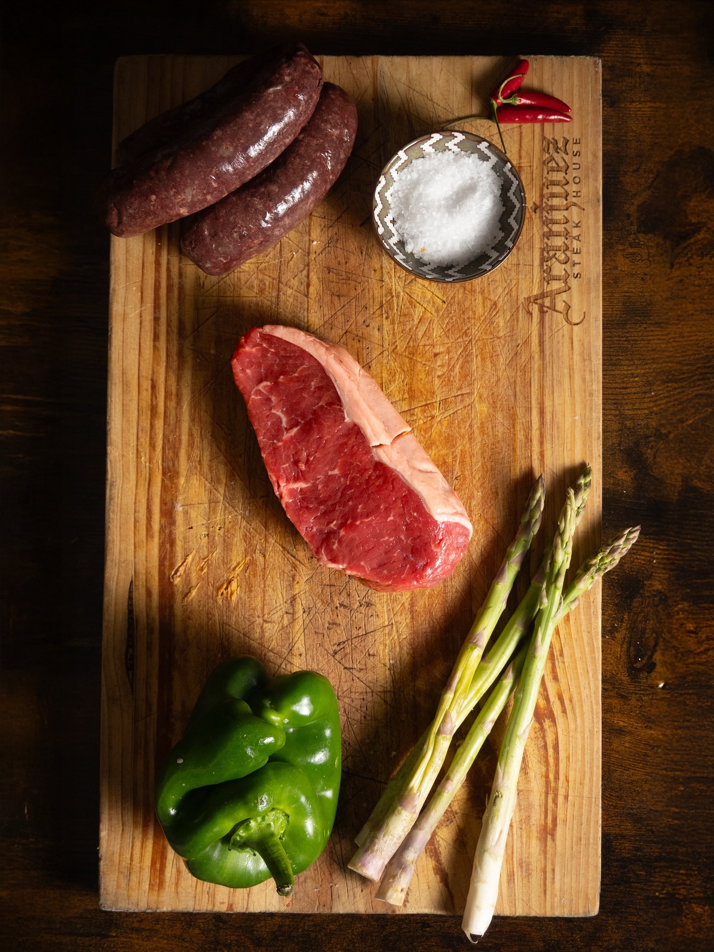 La calidad no se improvisa.
En Aranjuez, se elige desde la materia prima. 🥩🍷
Ojo de bife argentino Black Angus, un corte elegido por su terneza y ese sabor profundo que nos representa.
.
.
.
#aranjuez #grupoAranjuez #AranjuezSteakHouse #madrid #planesmadrid #restaurantesmadrid #restaurantegallego #comerenmadrid #cenarmadrid #bernabeumadrid #carnegallega #restaurantedecarne #restaurantedecarneenmadrid #top10restaurantesmadrid #comidavenezolanamadrid