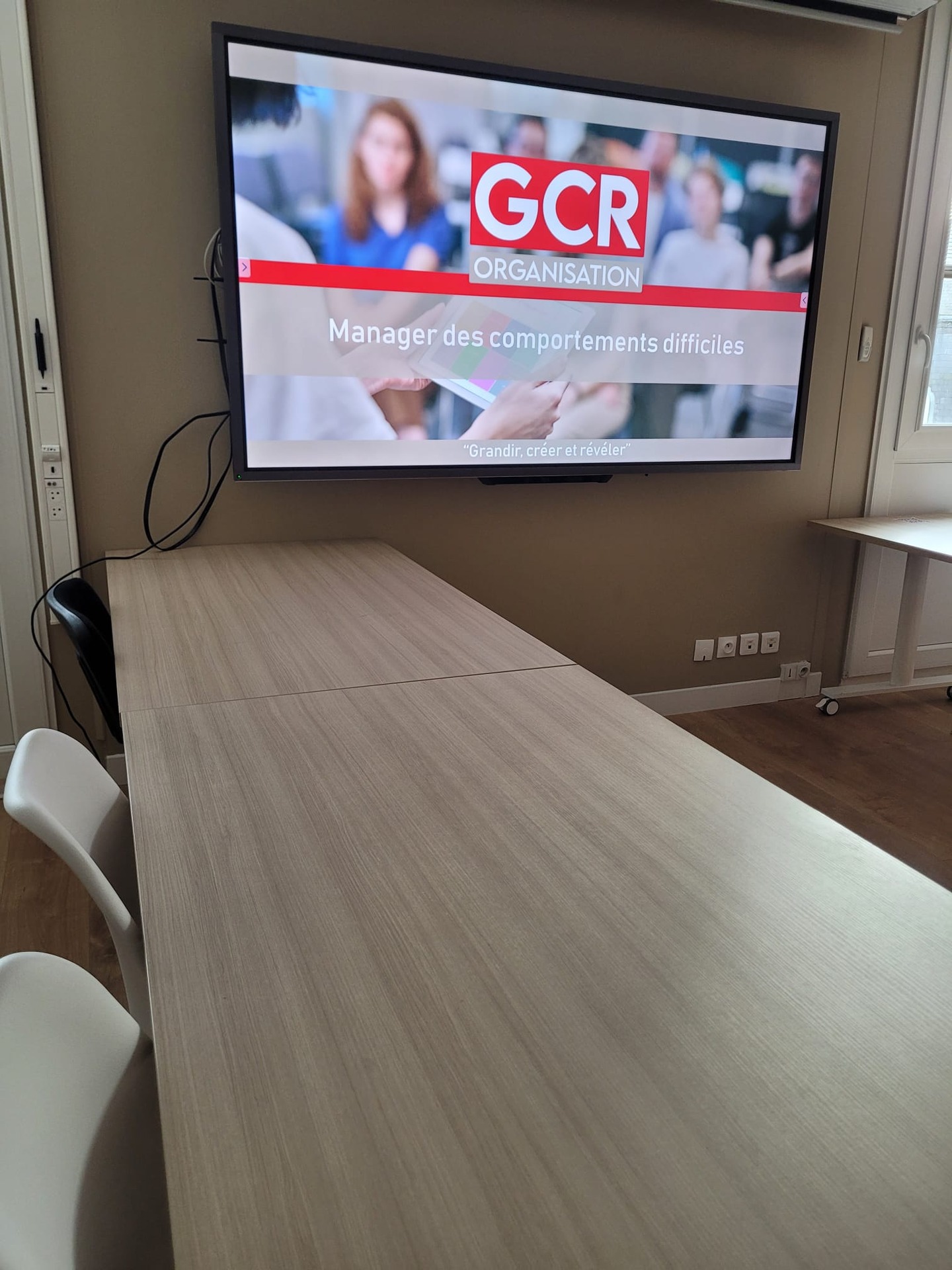 Manager des comportements difficiles !
Faire face à certains comportements peut être un vrai défi pour un manager. Entre émotions, contexte et enjeux humains, il s’agit de trouver la juste posture.
Cette formation permet aux managers de développer leurs compétences relationnelles et leur intelligence émotionnelle pour gérer avec discernement les situations délicates.
🎯Objectifs de la formation :
- Faire face aux comportements de collaborateurs qui posent problème.
- Identifier la nature de la difficulté, qu’elle soit liée au collaborateur ou au contexte.
- Gérer ses propres réactions pour mieux aborder la relation.
- Adapter ses modes de communication et de management selon les profils.
Développer ces compétences, c’est renforcer la qualité du management, la cohésion d’équipe et la performance collective.
Envie d’en savoir plus ? Découvrez toutes nos formations sur notre site 👉https://www.gcrorganisation.com/
#management #formation #leadership #gestiondesconflits #communicationmanagériale #formationprofessionnelle #DéveloppementDesCompétences #innovationpédagogique #cohésion #managers