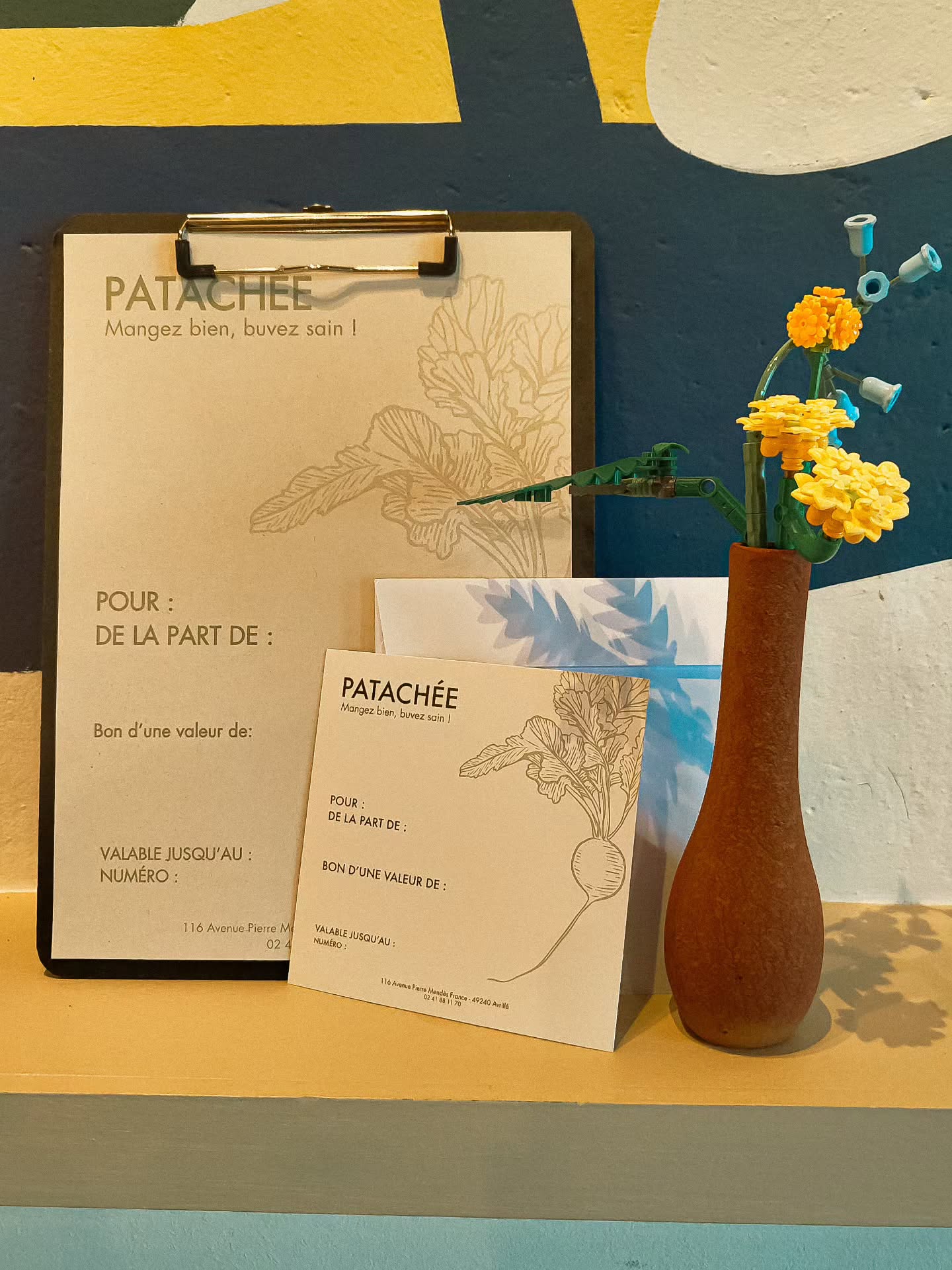 ✨Carte Cadeau Patachée !✨
C'est bientôt Noël 🎁
Envie de faire plaisir à vos proches (ou à vous-même 😋) ?
Offrez une carte cadeau Patachée
👉 Le montant est libre : vous mettez la somme que vous souhaitez, selon votre budget ou votre générosité du moment 💛
Elles sont valables 1 an
—
Nouveautés, vous pouvez maintenant prendre votre carte cadeau directement depuis notre site internet.
Nous vous enverrons cette dernière, personnalisée au format PDF directement dans votre boîte mail 📬✨
À offrir, à s’offrir, ou à garder pour une prochaine soirée gourmande chez Patachée 🍷