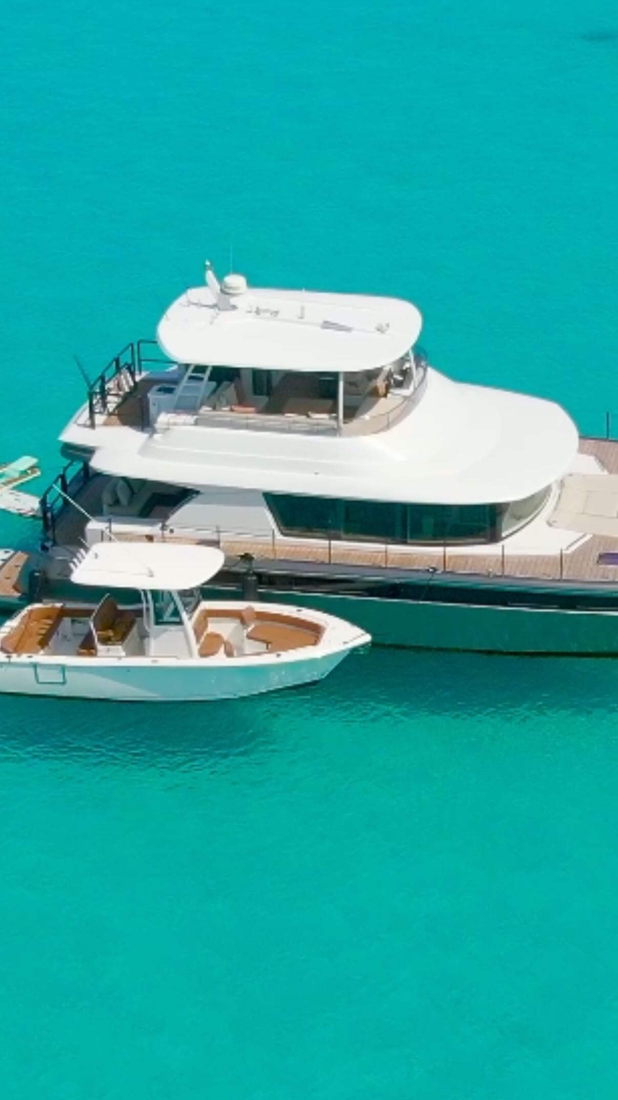 “Paradise looks even better from the deck of a 55’ Nisi. 💙 @idreamofcata
Ready to explore the islands in style?
Discover our full lineup of charter yachts and start planning your trip.
#IslandYachts #YachtLifeBahamas”