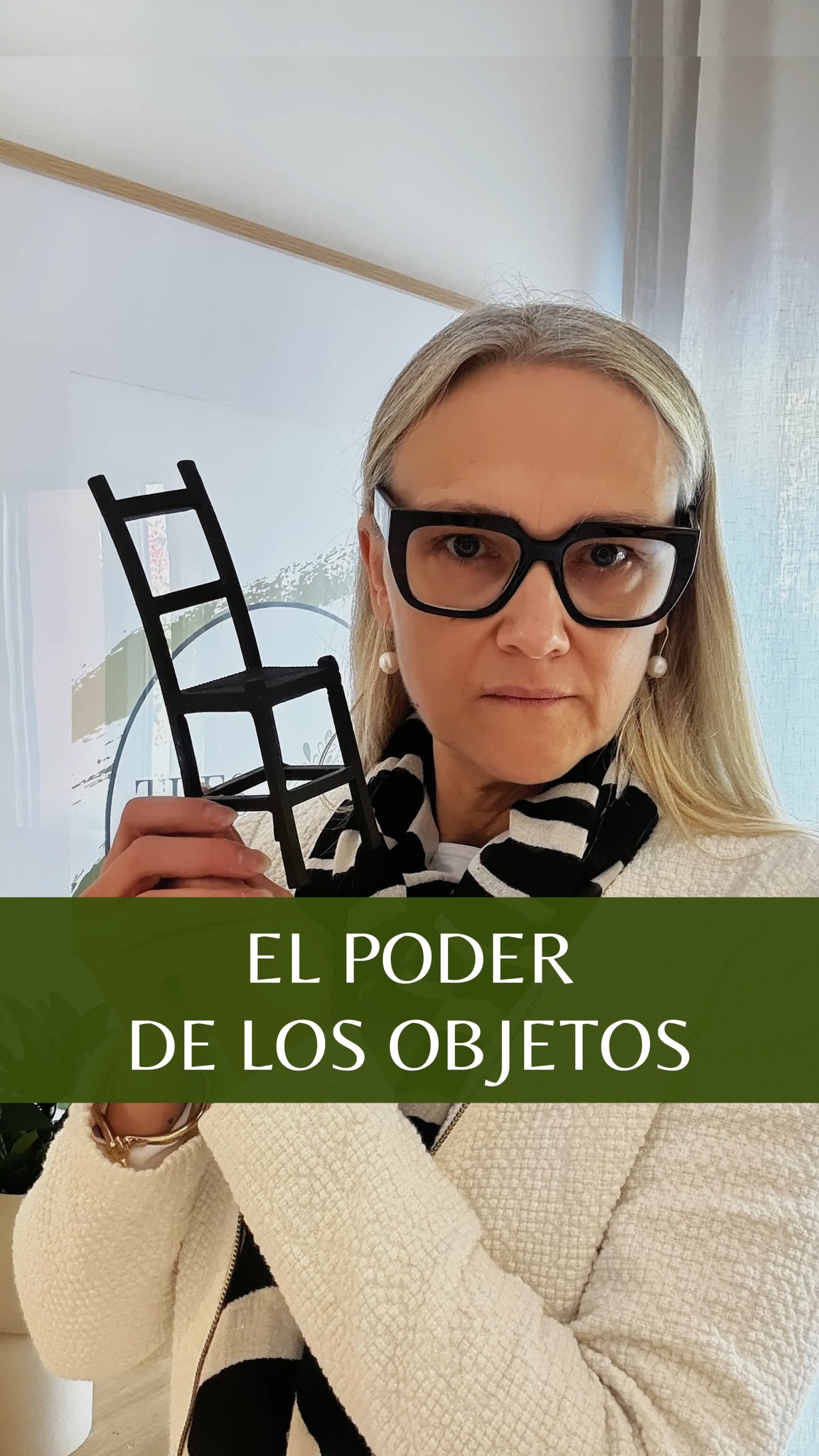 Para acabar con el desorden y la acumulación, deja de dar poder a tus objetos.
Soltaste el control y les diste todo el poder:
El poder de disparar tu ansiedad y estrés😢.
El poder de gastar tu tiempo buscando cosas que no encuentras, moviendo cosas de lugar 😢
El poder de ocupar más espacio de tu casa del que tienes tú para disfrutar o descansar 😢
El poder de hacerte dudar de tu memoria 😢
El poder de mantenerte atada a ellos, aunque no te gusten o sirvan, impidiéndote tirar 😢
¿Cuándo vas a recuperar tú el poder?🤔
✨Recupera el control de tus objetos, de tus espacios,...de cómo vives y cómo te sientes✨.
Si deseas empezar a entender las barreras 🚧 que no estás viendo que te estás poniendo para lograr acabar con el desorden y la acumulación de objetos, comenta con la palabra "BARRERA" 🙋♀️ y te hago llegar un video donde te cuento más.
#tresinteriores #LibérateDelDesorden #DesapegoConsciente #SoltarParaCrecer #AdiósAcumulación #VivirSinDesorden #PsicologíaDelOrden #CreenciasQueAtrasan #CambioDeMirada #BloqueosYDesorden #MenteOrdenadaVidaOrdenada #OrdenYBienestar #MujeresQueTransforman #ReinventaTuVida #AdiósAcumulación #ViviendoLigera #CrecimientoPersonalMujer