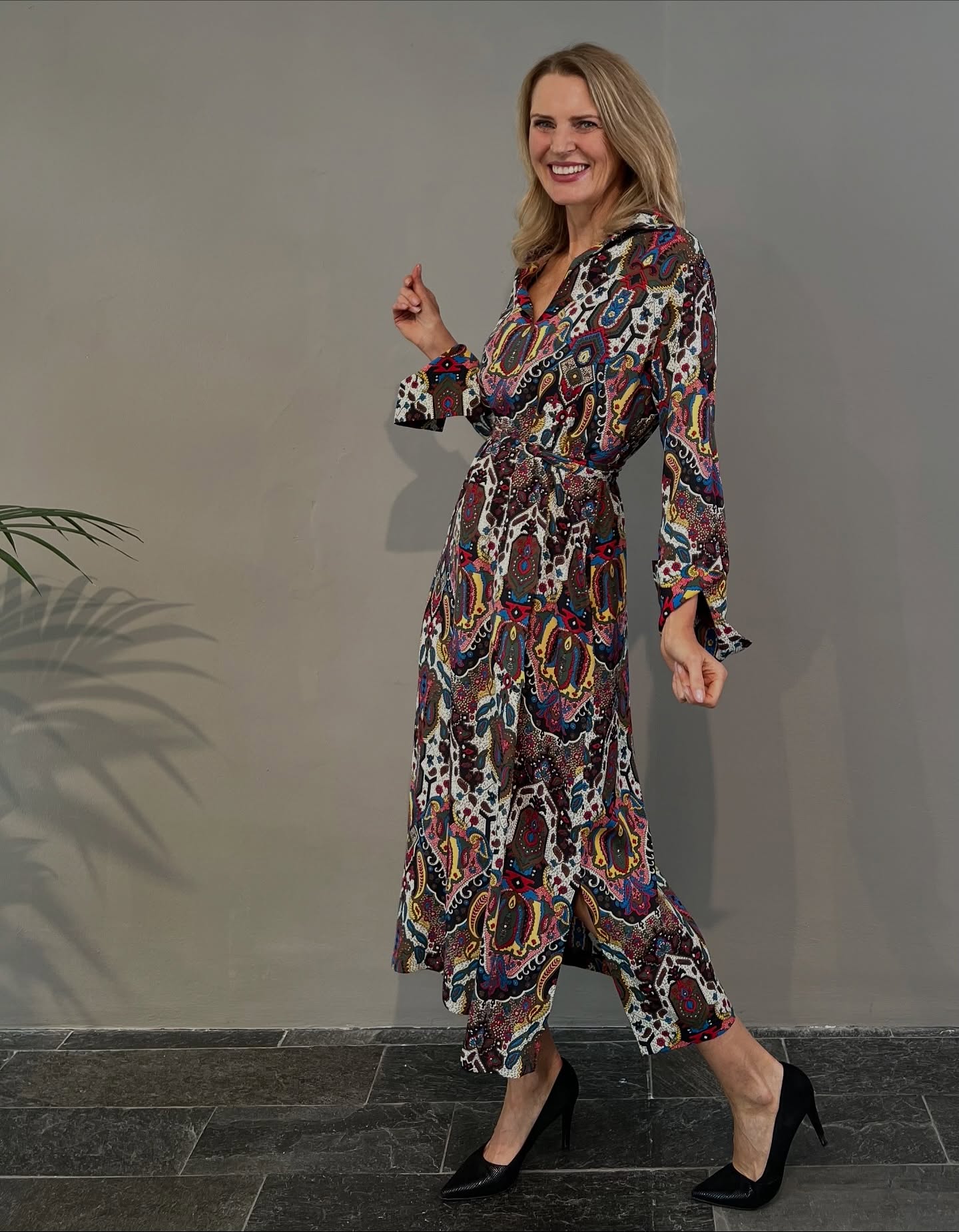 Ein Kleid voller Farbe, Leichtigkeit und Charakter.
Ein Look, der strahlt – gerade in den kühleren Jahreszeiten. 🍁✨
#lgabriellekoch #herbstwinter #herbstwinterkollektion #romyschneider #modeköln #mode #köln #sanktapernstraße