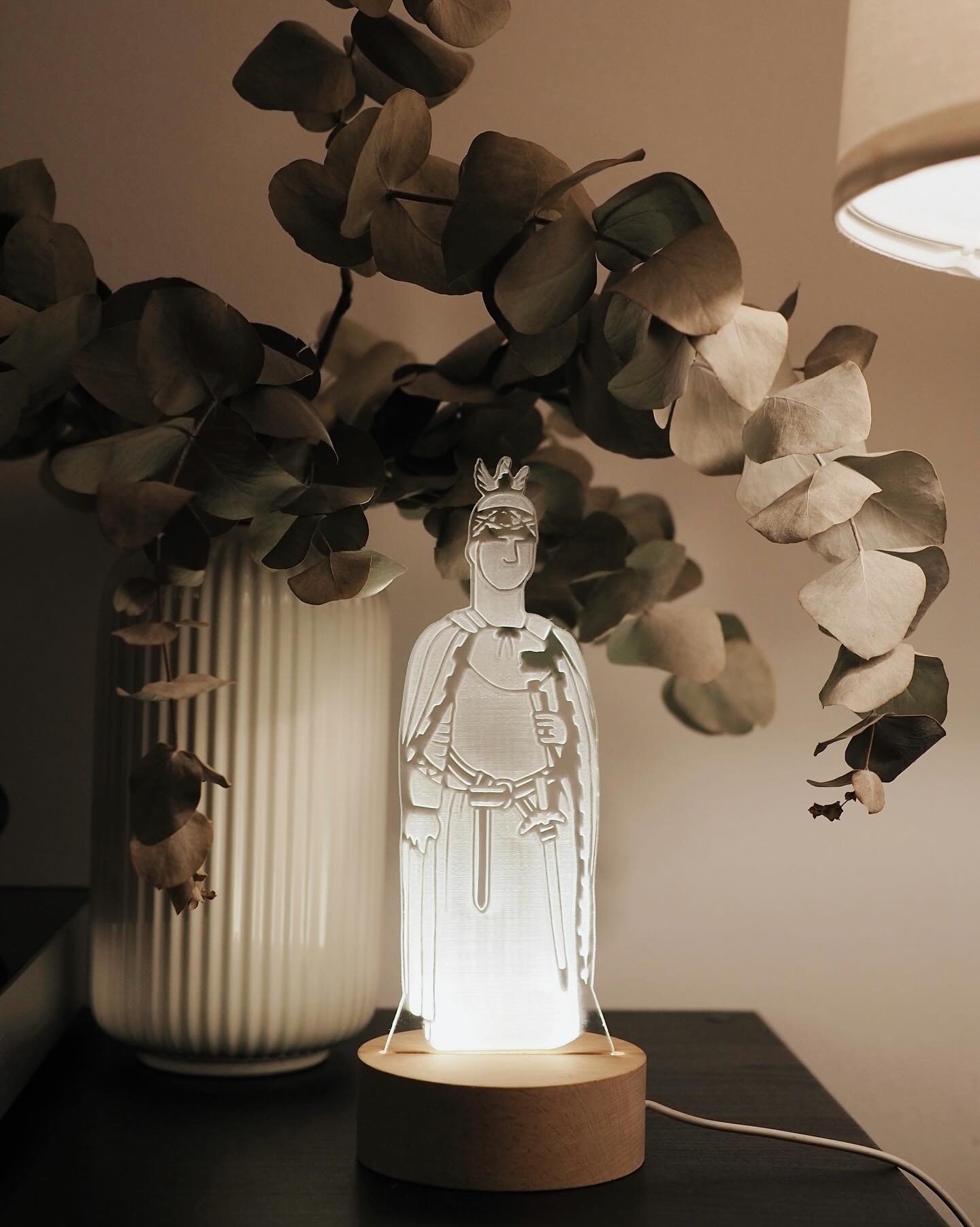 El llumet d’en Robafaves ja és aquí per il·luminar les cases de Mataró aquest Nadal 🥰🎄
Aconsegueix-lo a la nostra web i fes un regal molt especial! 🫶