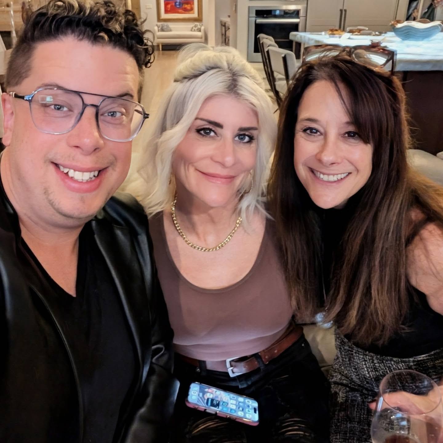 Friends don't let friends practice their stage speeches alone! Listening to @jaclyn.strominger's awesome presentation for her upcoming NYC stage talk. It's time to be the CEO of you. #publicspeaking #stage #ceomindset #justdoit #zakunscripted