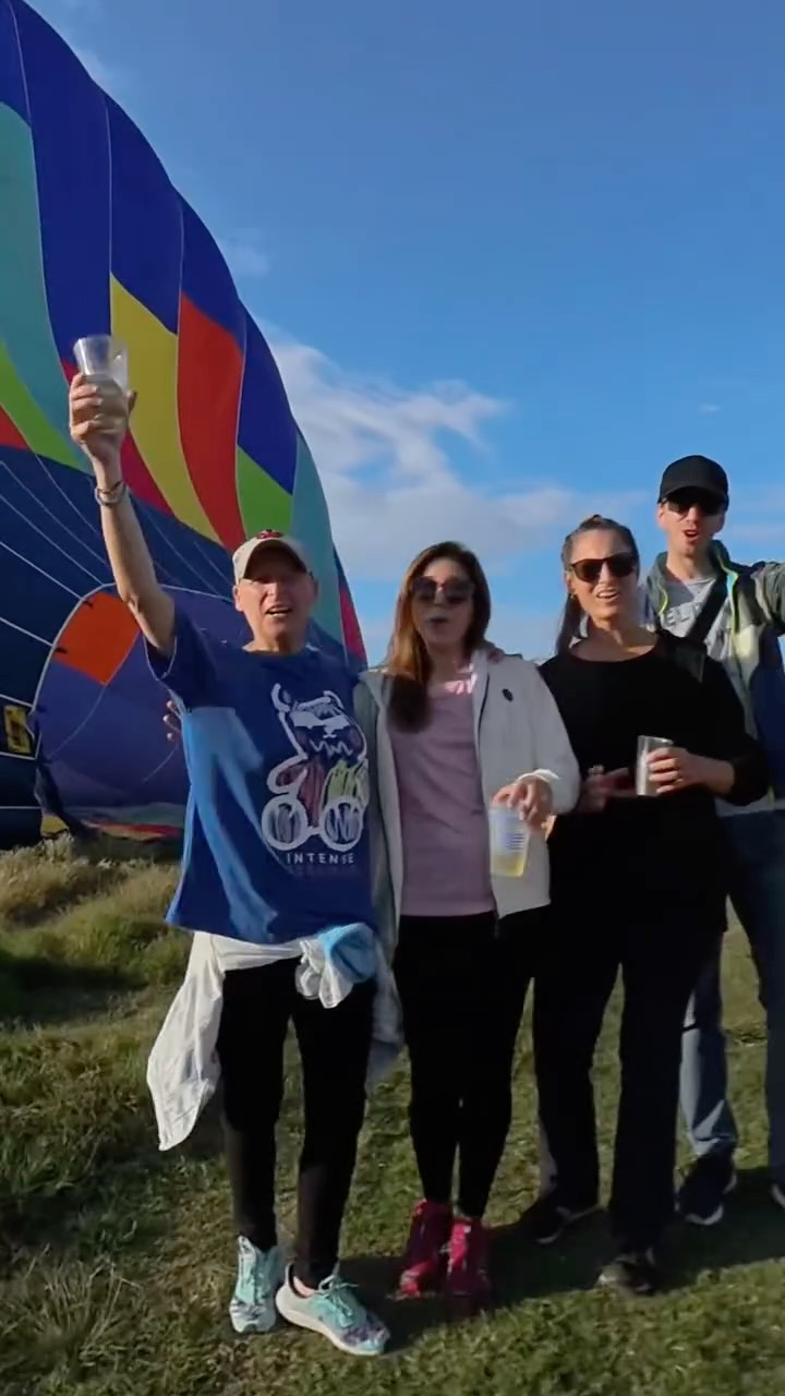 Queres festejar tu cumple con amigos??? Que mejor que hacerlo en el cielo!!!!! @rosarioenglobo #animateavolar #felizcumple #regalaunvuelo