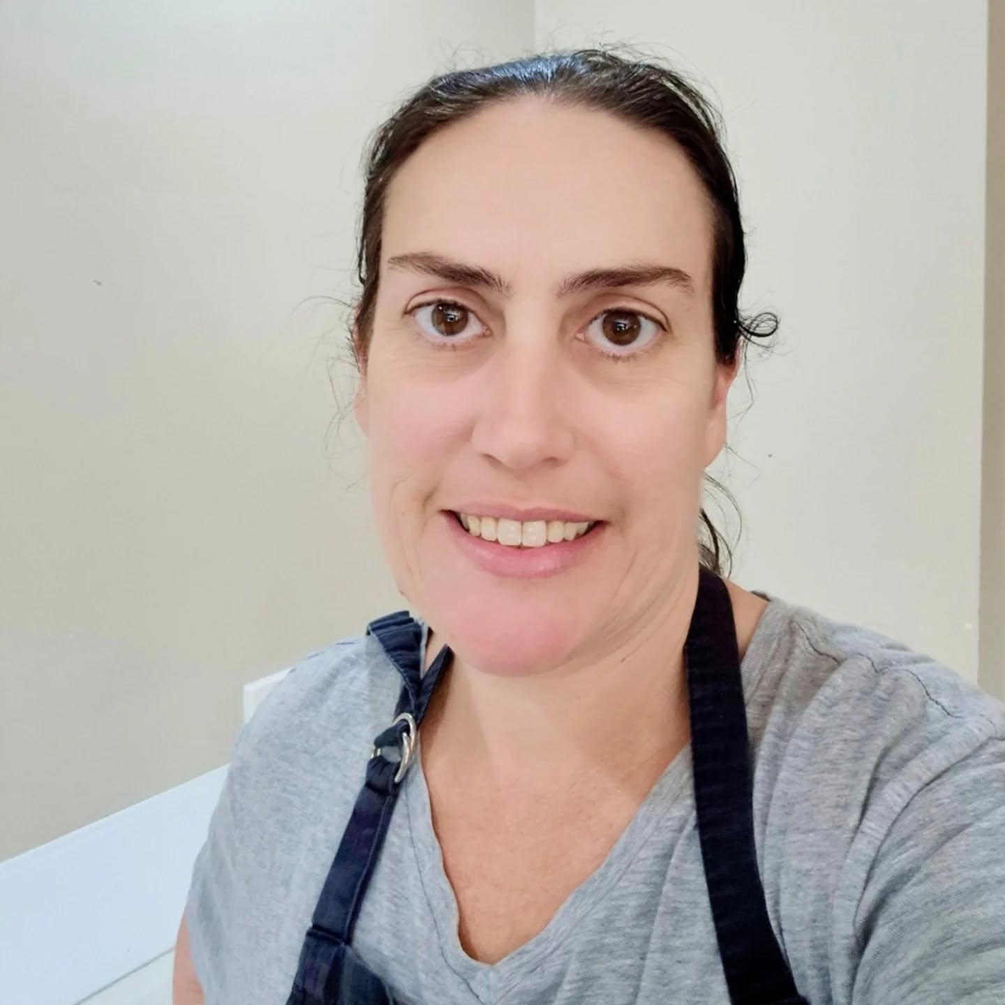 If you’re looking for me… I currently live in the kitchen 🤣
The dishes never end.
The chocolate keeps appearing on the bench.
The flour has somehow travelled from the bowl → the apron → the hair → the floor… and I’ve just accepted it at this point
Pop-up on Friday + weekend catering + Christmas prep = me vs. the dishwasher in an ongoing battle and I’m not sure who’s winning.
But honestly? I’m having the best time 🤍
Bring on the chaos, the sugar, and the million spoons I swear I didn’t use.