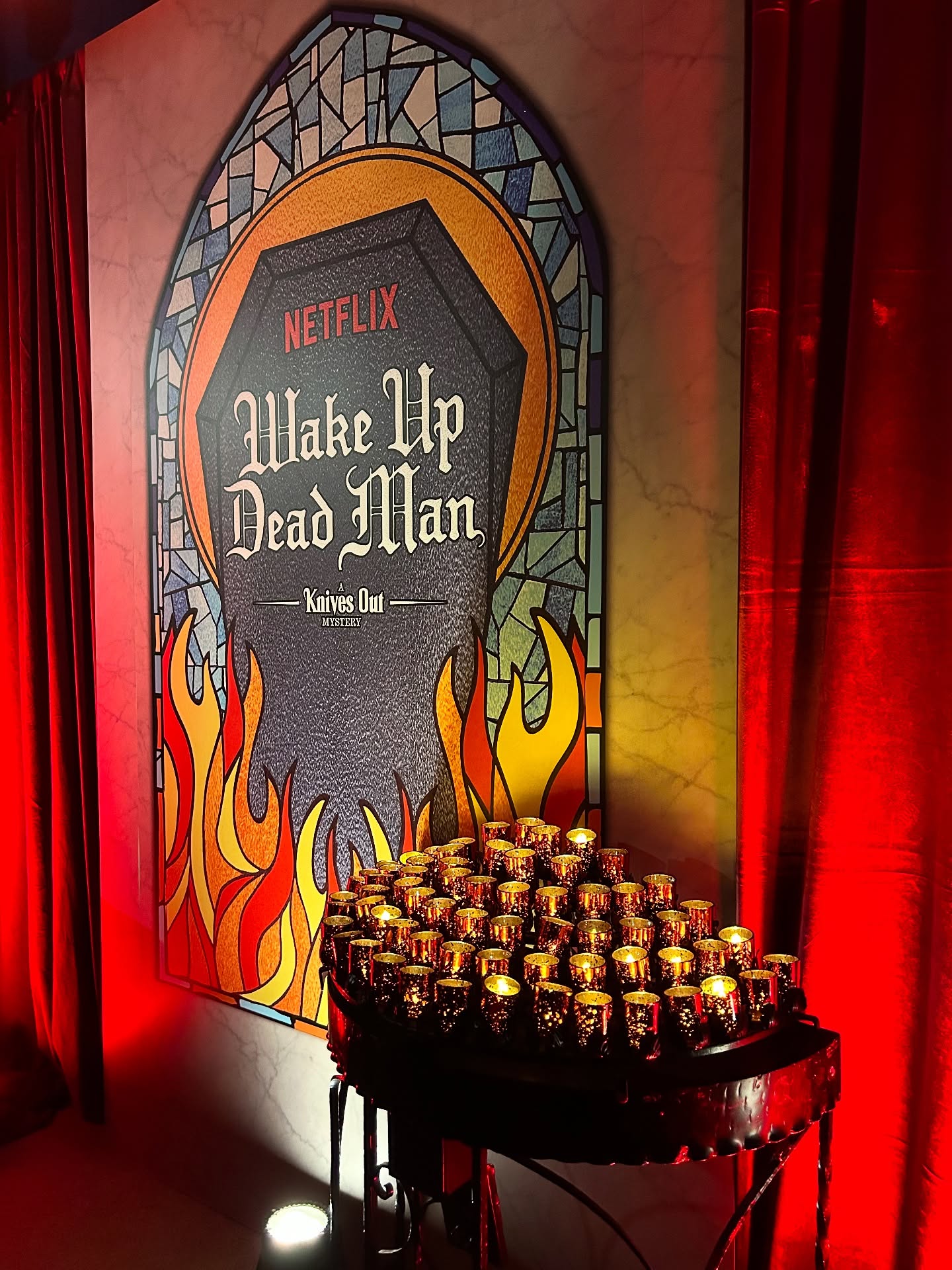 Had a blast at the #wakeupdeadman premiere… wake me in 3 days
#wakeupdeadmanaknivesoutmystery @knivesout @netflix