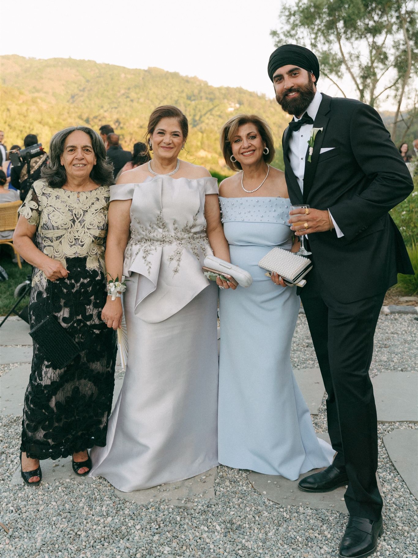 When the guests understand the assignment✨
Fashion-forward, and ready to celebrate in style. There’s nothing better than a crowd that shows up looking this good and brings the energy to match. A planner’s dream.
Photographer: @ryanchardsmithphoto
Planner: @styledbylinds_
Venue: @lexingtonhillsestate
#losgatoswedding #californiaweddingplanner #californiawedding #privateestatewedding