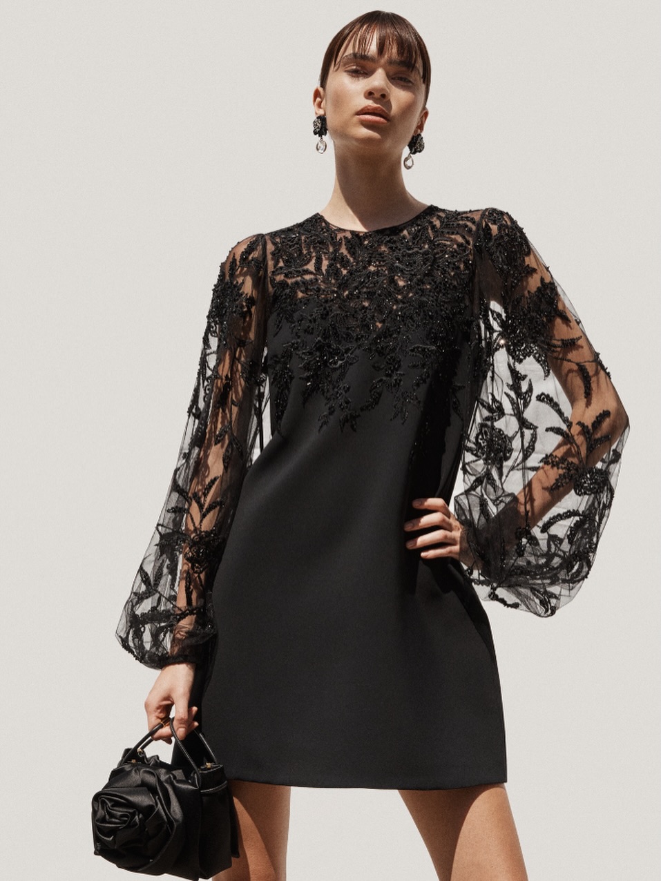 CAROLINA HERRERA - Embroidered Puff-Sleeve Mini Dress. Discover the new Winter 25 Collection by Creative Director @wesgordon in store.
QUAGLIA ZURICH
📍Weinplatz 3 - 8001 Zurich
#quagliazurich #carolinaherrera #chaletcollection #newarrivals #minidress #festiveseason