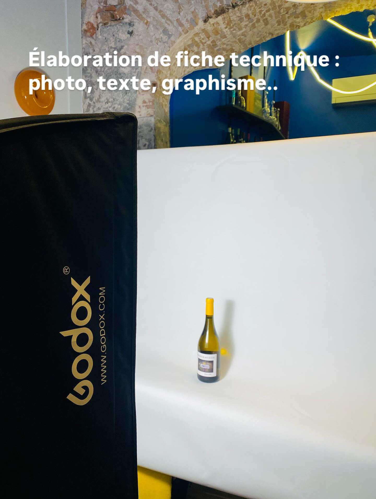 Journée élaboration de fiche technique. Photo, texte, graphisme, accords mets et vins.. et surtout dans un ton qui correspond à votre style et votre client cible!