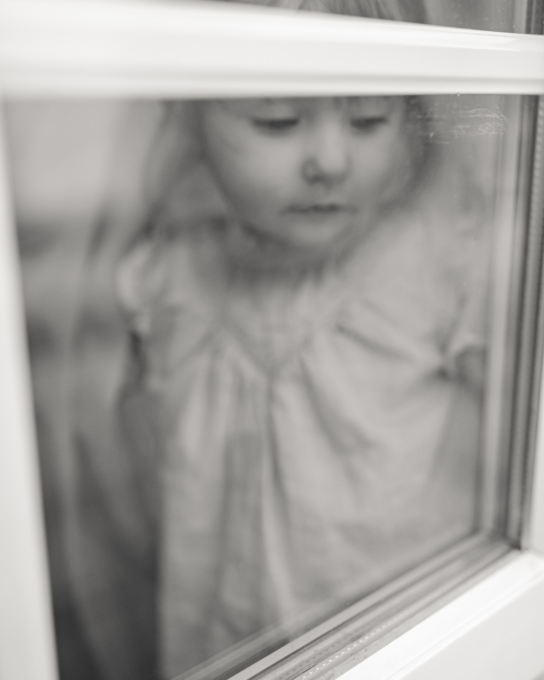 2 ans aujourd’hui… et je me rends compte à quel point le temps file ✨
Même en étant photographe, je prends rarement le temps de la photographier vraiment..
Ces moments drôles, vrais et imparfaits sont ceux que je veux garder pour toujours et lui montrer plus tard 💛
——
#melanievauryphotographe#lifestyle#seancephotoenfant#photographesenlis#photographefamille