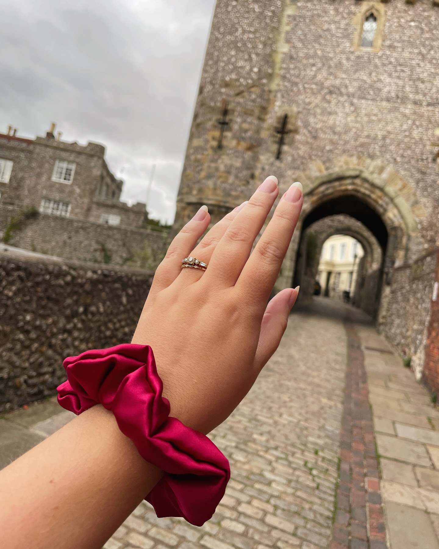 Showing my scrunchies some historical places in Lewes recently. As a child I loved the cross shaped windows so much that I used nearly a whole camera film just taking photos of themā¦I think I was meant to be capturing my brotherās scout parade!
There are some beautiful walls and textures in Lewes including a lot of flint and beautiful black mathematical tiles (not pictured, youāll have to go visit!)
Image description- 1. Joās hand, with a deep red silk scrunchie on her wrist, reaching out in front of a section of Lewes Castle
2. Joās hand, with a brown toned silk scrunchie on her wrist, against a flint wall