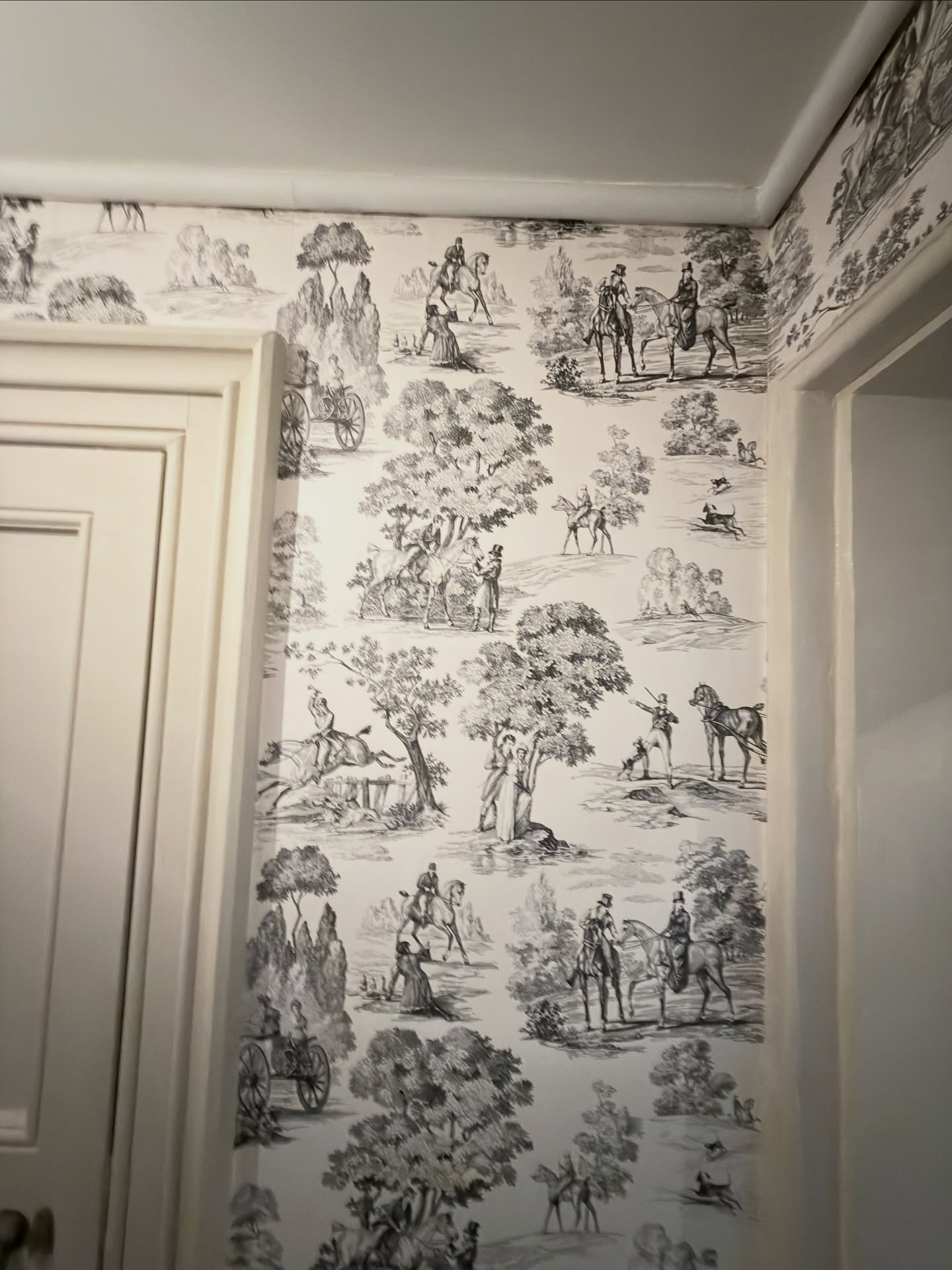 From stained and peeling… to this.
This hallway had water marks bleeding through old backing paper. A quick coat of paint wouldn’t have fixed it — the stains would have come straight back. So I stripped the loose areas, used Zinsser BIN to block the water damage properly, repaired the wall, and then re-hung the wallpaper with clean, sharp lines around all the woodwork. The result: a fresh, crisp finish that looks like it’s always been there. #wallpaper #repair #decorator #leakrepair #handyman #horsham