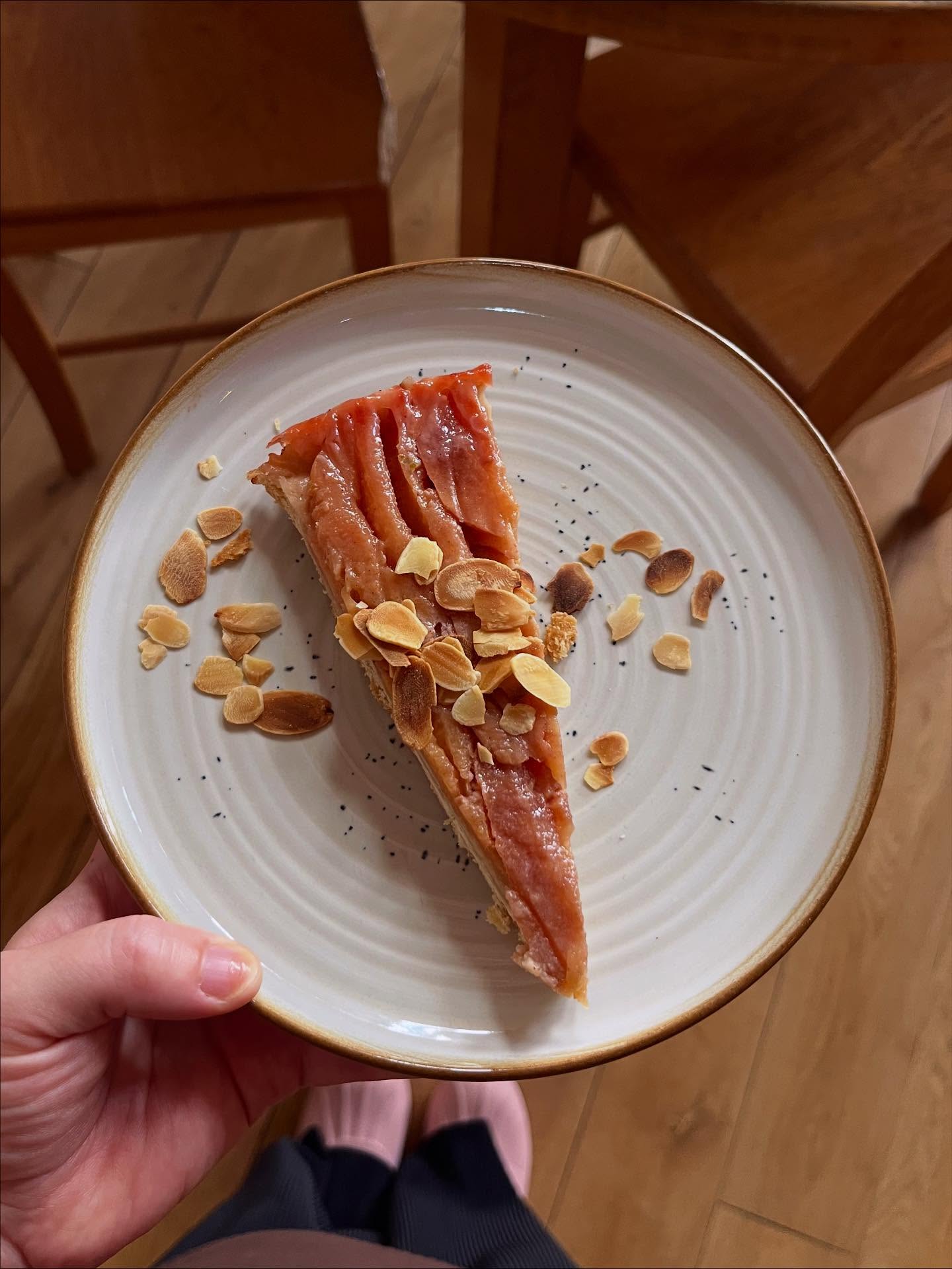 Best Bouchées of October in France 😋
Read on for some of my favorites foods and feelings from last month.
1) Tatin aux coings 🥧 | by me for @paupiette.mulhouse 💭 Feeling challenged and inspired
2) Flan à la courge 🎃 | by me 💭 Feeling stressed with recipe testing but grateful every day to be doing something I love
3) Lunch feat. mushrooms cueillis par mes soins (surtout par @elisam.k) 🍄🟫 | by me 💭 Feeling grateful for forest walks and good friends
4) Planchette 🧀🍷 | by @simone.dijon 💭 Feeling excited to be back in a town I really like with people I really like!
5) Gâteau d’anniversaire pour mon beau-père (pain de Gênes chocolat, ganache noisette et chocolat au lait) 🍫🍰 | by me 💭 Feeling happy to spend special moments with my French family
What’s the best thing you’ve eaten recently? Qu’est-ce que vous avez mangé de bon récemment ?
.
.
.
#mulhouse #food #eeeeats #eeeeeats #whatieat #baking #pastry #dessert #patisserie #restaurant #cuisine #manger #cuisiner #alsace #68 #americaninfrance #cueillette #champignons #fooddiary #cooking #frenchfood #mulhouse #homecooking #cuisinemaison #microentreprise #uneboucheeaday