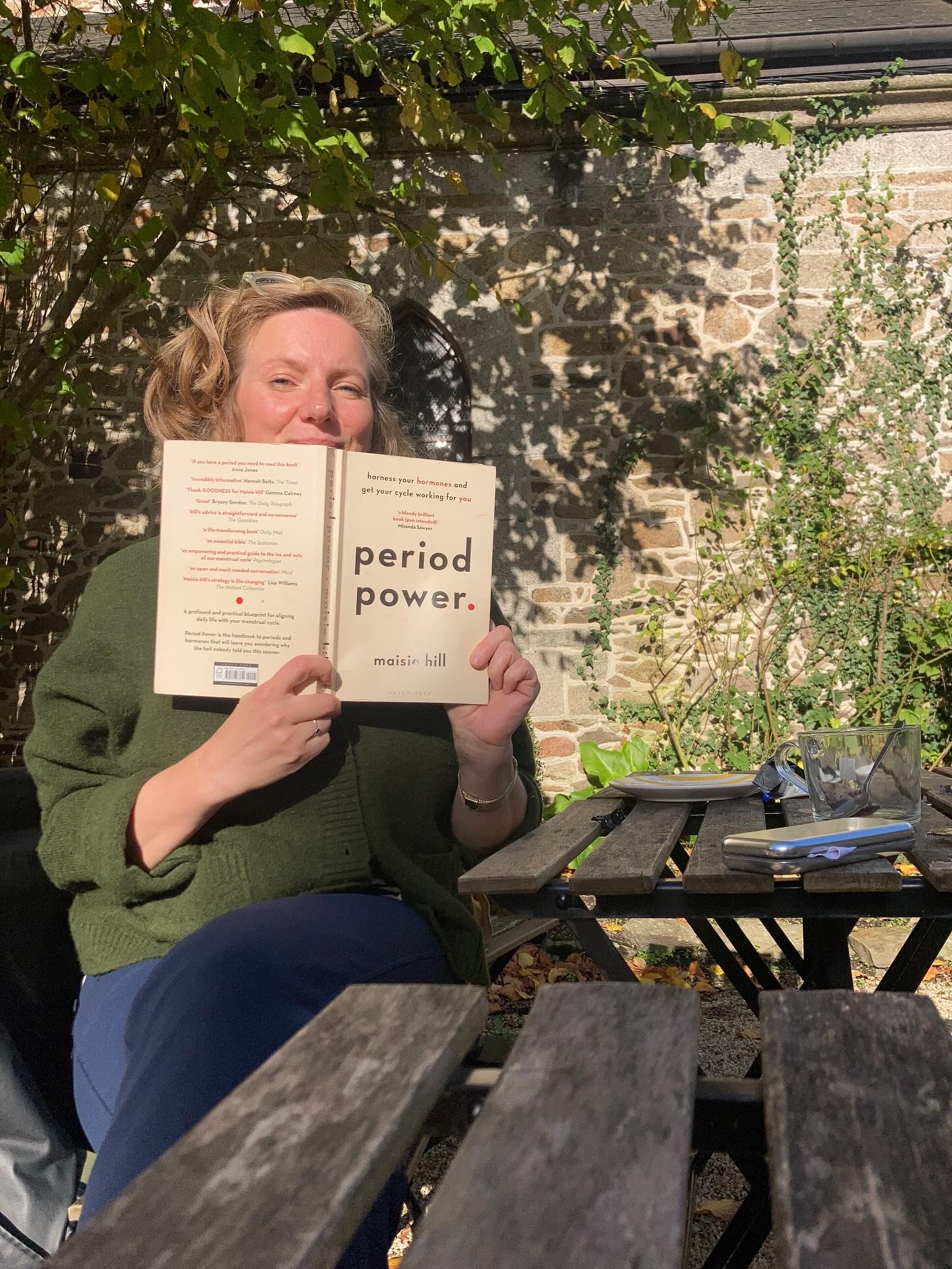 Saviez-vous que le yoga peut vous aider à soulager les symptômes de la perimenopause et ménopause ? Quelques symptômes que le yoga peut améliorer:
Anxiété ;
Sautes d’humeur ;
Troubles du sommeil ;
Sueurs nocturnes ;
Perte de confiance;
Maux de tête ;
Fatigue ;
Difficultés de concentration;
Dérèglement hormonal;
Prise de poids;
Diminution du métabolisme;
Et… beaucoup plus
Avez-vous remarqué l’un de ces symptômes ou peut-être d’autres symptômes que vous avez ressentis ?
Il n’est pas trop tard pour commencer vos cours de yoga. N’hésitez pas à me contacter. Il y a différents horaires et différents jours. Tout le monde est le bienvenu, quel que soit son âge ou son niveau. C’est le yoga qui s’adapte à vous, et non l’inverse.
Je lis le livre PERIOD POWER by @_maisiehill_ . J’ai lu ce livre encore et encore. Bien connaître ton corps, ton cycle pour vivre mieux ! Prends soin de toi. Je le recommande vivement.
.
.
.
#yoga #menopause #perimenopausesupport #premenopause #evisolayoga