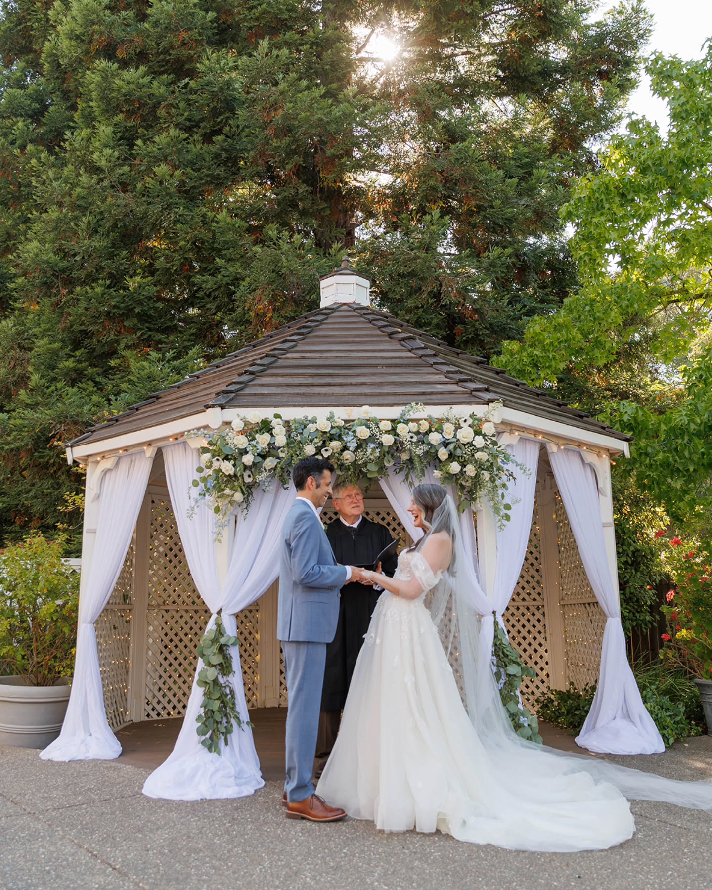 Day 15: I love capturing the spirit of the day! Like when a plane flies over very loudly and the officiant has to wait for it to pass ๐
#CherishTheMomentPhotography #SacramentoPhotographer #sacramentoFamilyPhotography #sacramentoWeddingPhotography #sacramentoNewbornPhotography #HighQualityPhotography #CaptureTheMoment #SacramentoEvents #LightFilledPhotography #NaturalStylePhotography
#sacramentophotography #Sacramentopride #sacramento #norcalphotographer