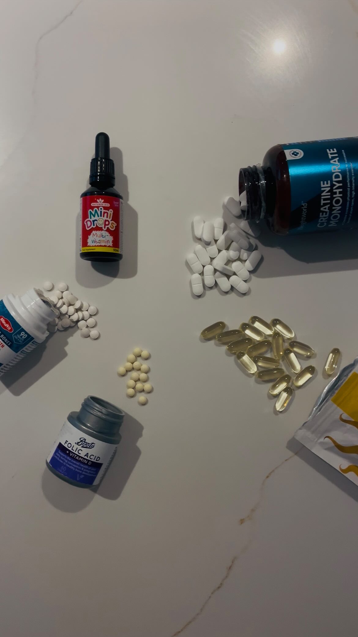 ✨ Supplements✨
Most women don’t need a huge supplement list — just a few essentials that actually support your health.
A balanced, varied diet should always come first, but with modern food processing and busy lifestyles, the right supplements help fill in the gaps 💛
Here are the ones worth considering:
🌤 Vitamin D — mood, immunity, bones, hormones
🐟 Omega-3 — brain + heart support (especially if you don’t eat oily fish)
💤 Magnesium — sleep, PMS, stress, muscle tension
💪 Creatine — optional, but amazing for strength, energy and female training
🍊 Vitamin C — helpful if fruit/veg intake is low
🩸 Iron & B12 — only if GP says you’re low
🤰 Folate — essential if TTC or pregnant
Skip the detox powders, hormone blends, and magic greens ✖️
Keep it simple, evidence-based, and personalised to your body.
✨ Supplements should support your lifestyle — not replace it.
Warm wishes, Dr Grace 🌿
#supplementsforwomen #womenshealthtips #womenswellness #hormonehealth #womensfitness #magnesiumbenefits #womensnutrition #wellnesstips
#nutritioncoach #holisticwellness #evidencebasedwellness