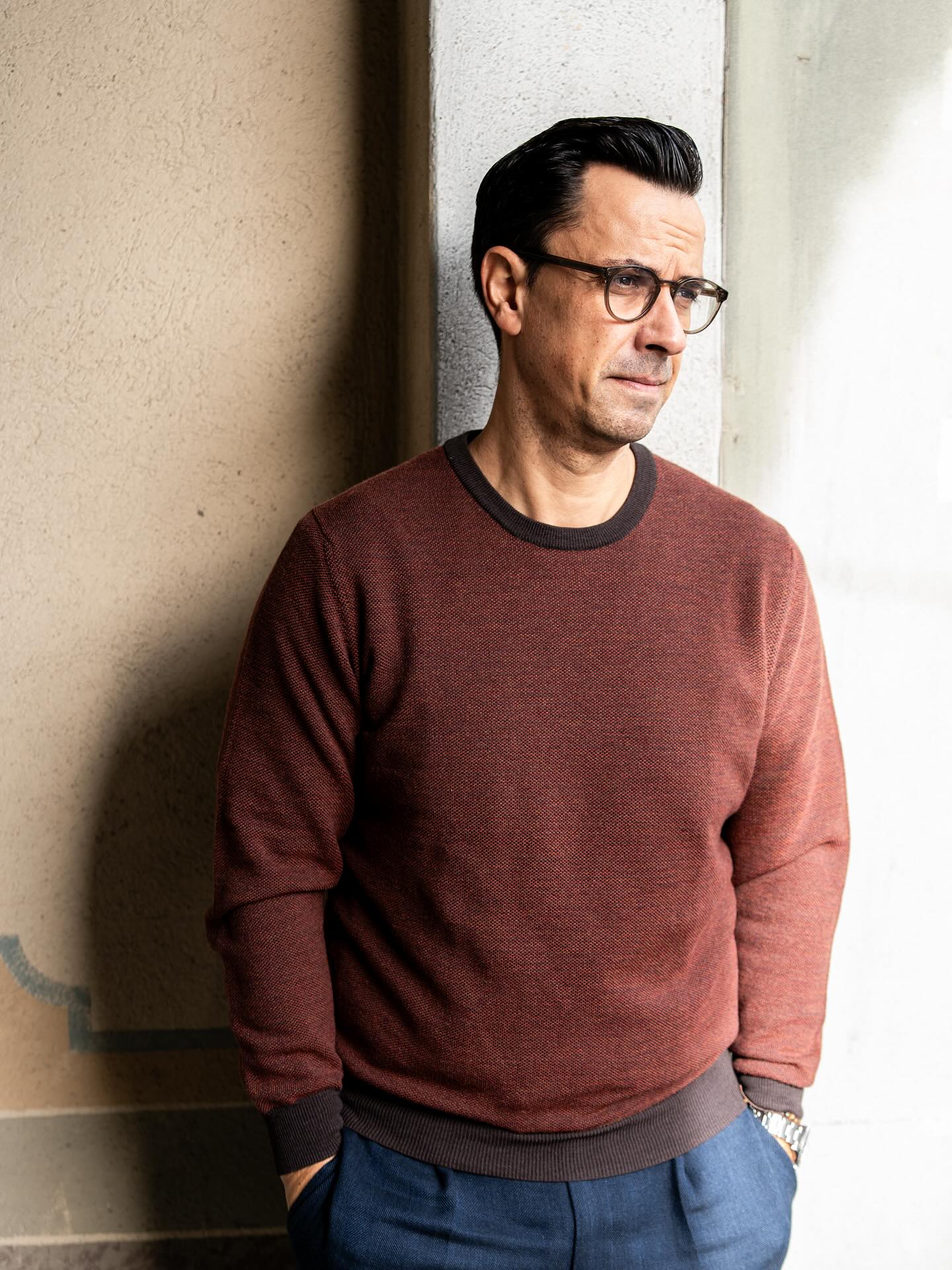 🧶 Pullover-Liebe in Merino
Schöner Pullover mit klassischem Rundausschnitt – gefertigt aus 100% feiner Merinowolle.
Das Besondere: Du kannst zwei verschiedenfarbige Wollzwirne kombinieren und so deine ganz persönliche Farbwelt erschaffen. Von dezent bis auffällig – die Möglichkeiten sind nahezu unendlich.
Unzählige Farbkombinationen. Ein Pullover, der zu dir passt. Bei uns erhältlich – entdecke deine Lieblingskombination!
„Welche Farbkombi würdest du wählen? 💬“
#pullovers❣️ #madetomeasur #massanzugzürich #stockerstrasse43 #fashion #herrenmode #maßkleidung #masskleiderzürich