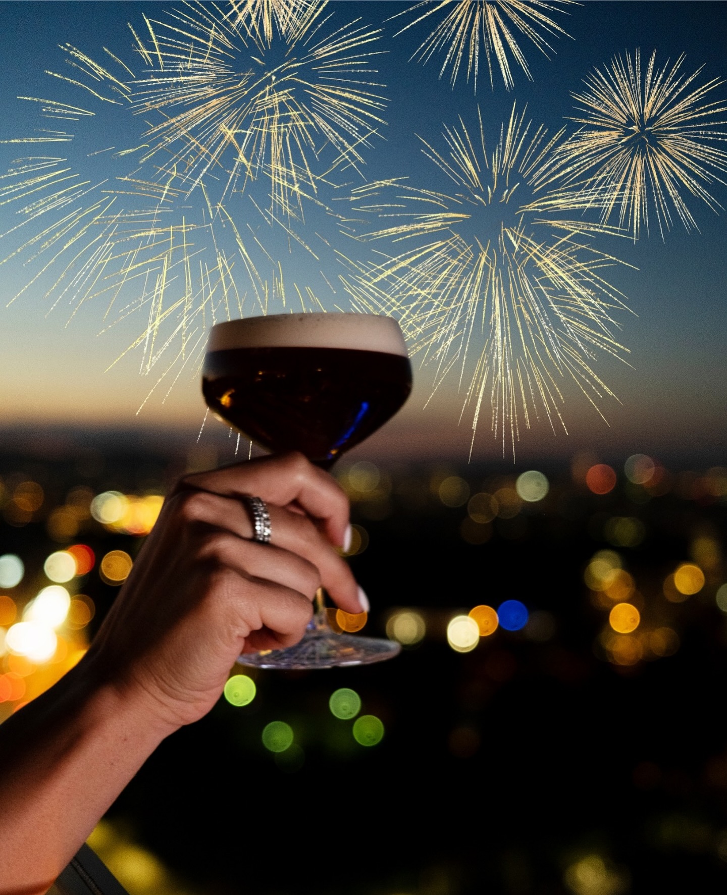 Say goodbye to 2025 in style ✨ Aurora Rooftop Bar invites you to an unforgettable New Year’s Eve with stunning views over Vienna, exquisite bites, champagne, and beats from Dj Phil R. that keep you dancing all night.
A taste of our culinary highlights:
- mini waffle cones
- grilled chicken yakitori
- Experience the art of tartare — where our chef prepares your dish just the way you like it.
31 December 2025 | 20:00 – 02:00 | Let’s toast to new beginnings! 🥂
#newyearseve #views #champagne #aurorarooftopbar