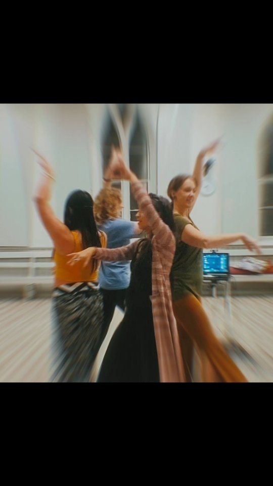 ✨ Weaving dance magic ✨
A glimpse into our creative circle as we experiment and begin shaping what will become our next Mosaic Bellydance Fusion Show.
Each rehearsal feels like a new swirl of a mandala — layering colour, rhythm, and intention. 🌸
We don’t yet know the final shape, but that’s the beauty of creation — it unfolds as we do.
Here’s to the sacred unfolding, and the art that blooms between us. 🖤
#Invoketress #bellydance #fusiondance #mosaicbellydancefusionshow #dancemagic #mandala #dancealchemy #creativelab #process #ishra #ishrablanco #marysnow #Guelph #guelphdance #nextnovember #dreaming #danceclass