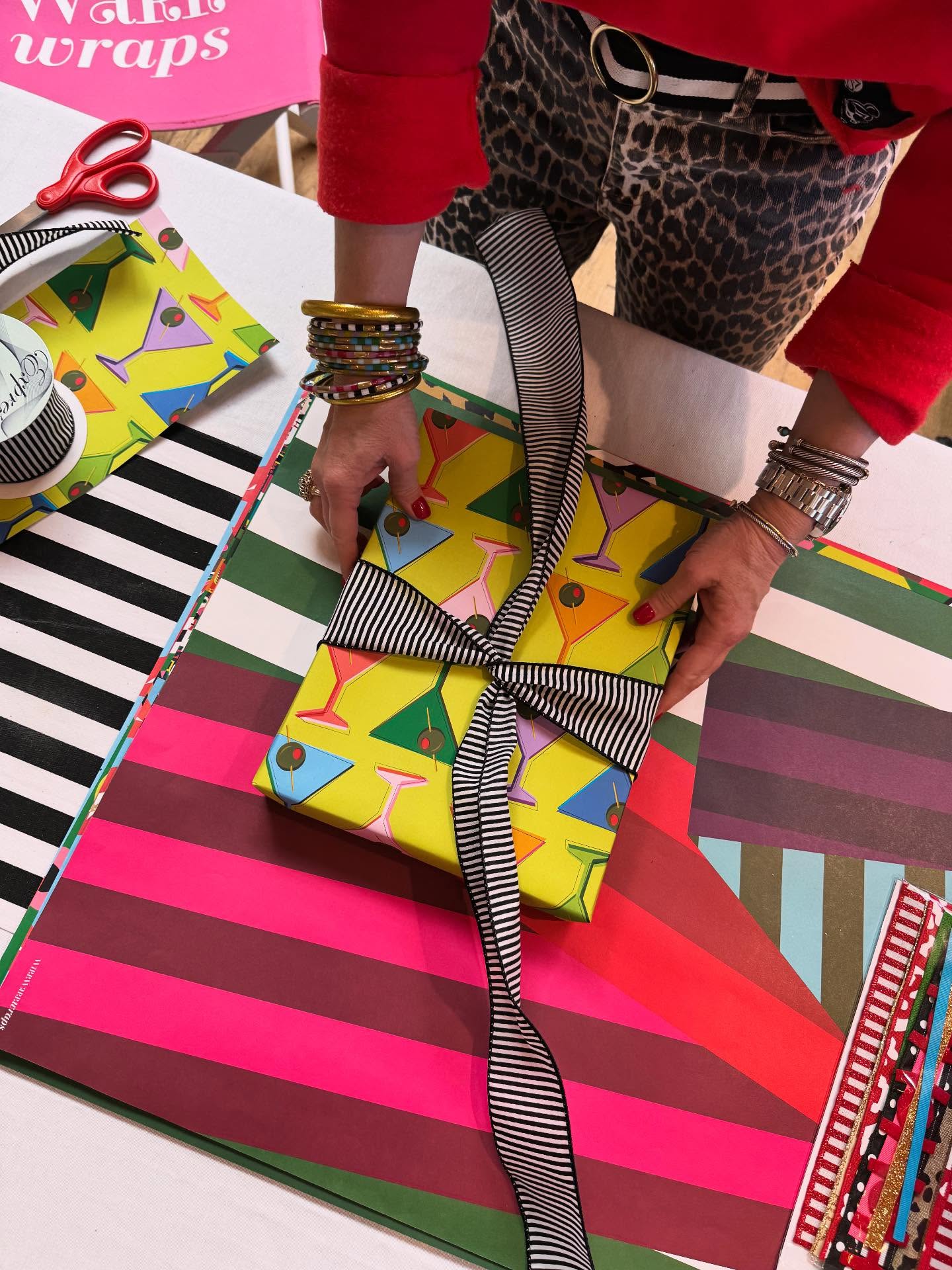 MEMBERS! Have you signed up for Bubbles & Bows yet?! Join us for a fun night with @wirrwarrwraps Tuesday Nov 18th 7PM. Reserve your spot today by scanning the QR code or clicking the link in our bio! Tickets are $15,
$10 will go to Angel Project for wrap supplies, $5 gets you a bow kit to take home. Hope to see you there🥂🎀