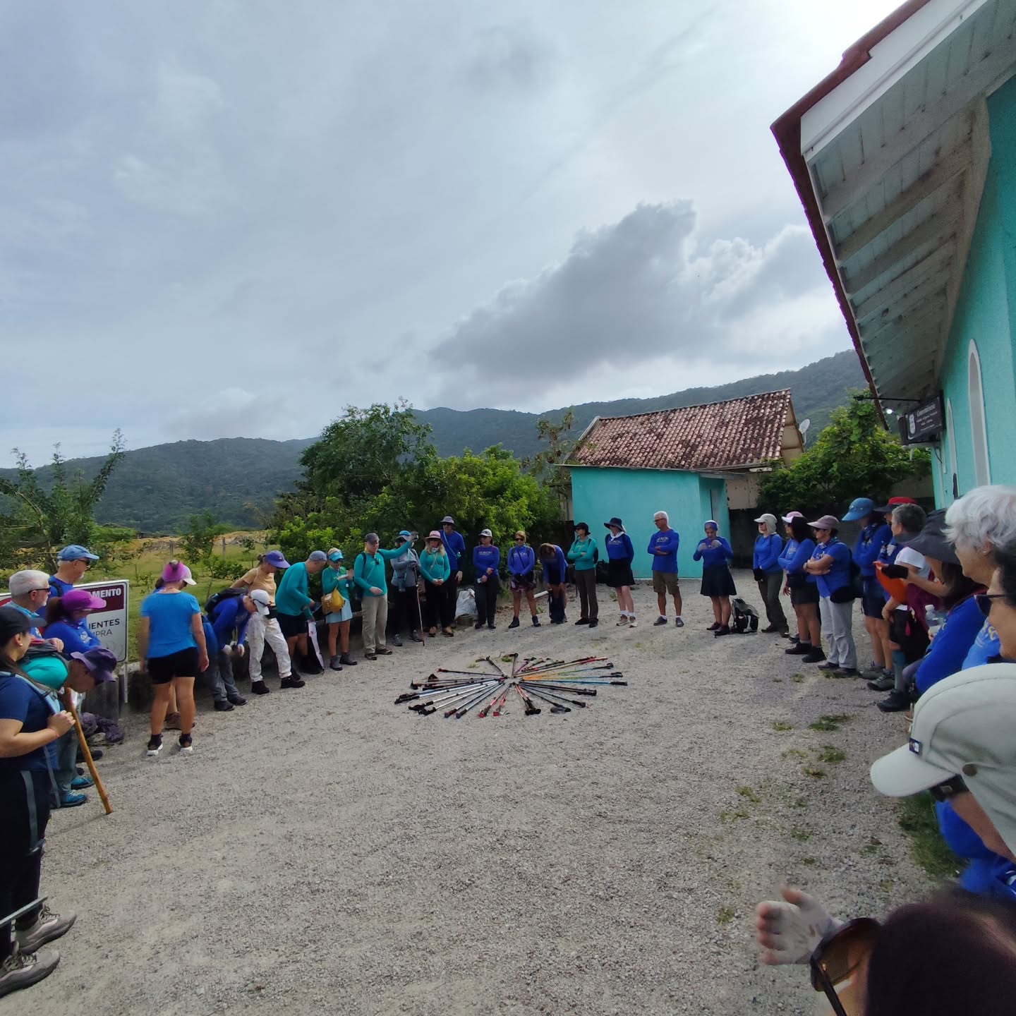 Caminhada de Tijucas à Bombinhas. Turma top! 👏👏👣🤗