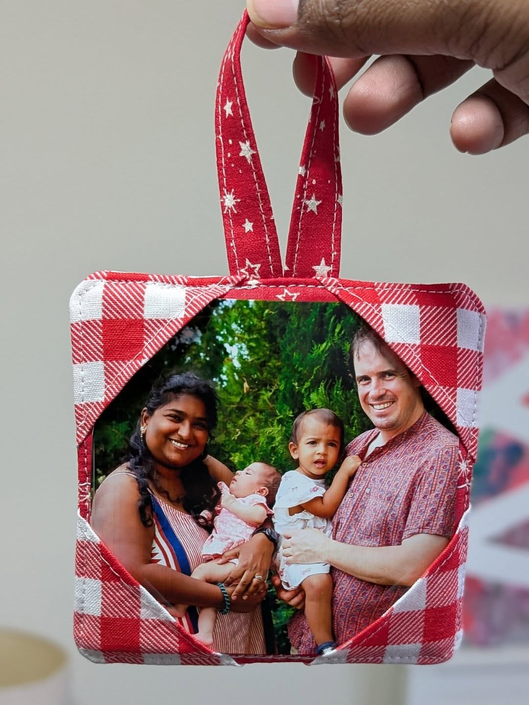 Happy Sunday! How adorable are these photo ornaments?? The pattern also includes a small bow, but my girls have hidden my ribbon box somewhere and I haven't been able to locate it yet 🙃 But these are not too bad without the ribbons.
This photo is from Chriatmas 2024. My babies were sooo small 🥹 Always fun to try something new 🙌🏾 and this will be part of our family's Christmas memories for years to come ❤️
Pattern for the photo ornaments: @evann.creates
Fabric: @spotlightstores
We still don't have our tree up, but this is making me super keen! 🎄🌲
.
.
.
#cecesquiltsandthings #christmasiscoming🎄 #quiltedphotoornament #quiltedornamet