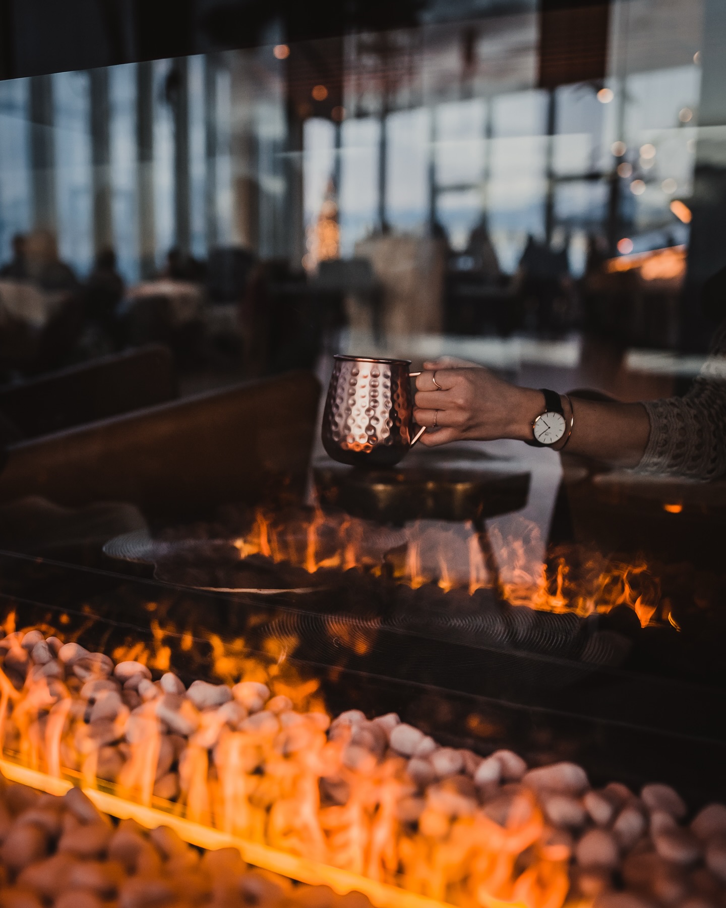 Sometimes all you need is a perfect drink, a breathtaking view, and a cozy moment to unwind ✨🍸Aurora Rooftop Bar turns cozy moments into lasting memories.
#AuroraRooftop #CozyVibes #citylights