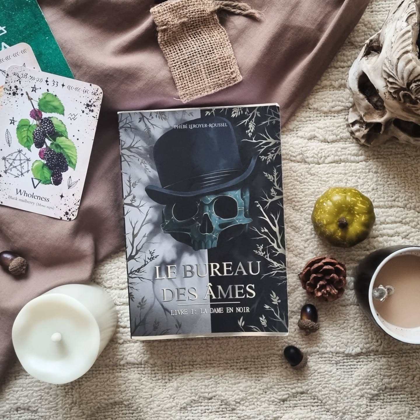 Les secrets du Bureau 💀
Ceux qui me suivent depuis un temps connaissent déjà ces anecdotes, puisque je les avais partagées il y a quelques années sur mon site personnel.
« Les secrets du Bureau » vous vont passer de l’autre côté du Bureau des Âmes, dans un monde de notes, de réflexions et de petites migraines, ayant abouties à la publication de la trilogie.
Le tome I, publié chez les @editions_octoquill est disponible en librairie.
Mots-clés : littérature de l'imaginaire - roman - thriller fantastique - sortie littéraire - fantasy - autrice française - ésotérisme
Hashtags: #bookstagramfr
#bookstagramfrançais #sfff
#thrillerfantastique #autricefrancaise #viedauteur #viedautrice #secrets #écriture #ésotérisme #romanfrancais #saga