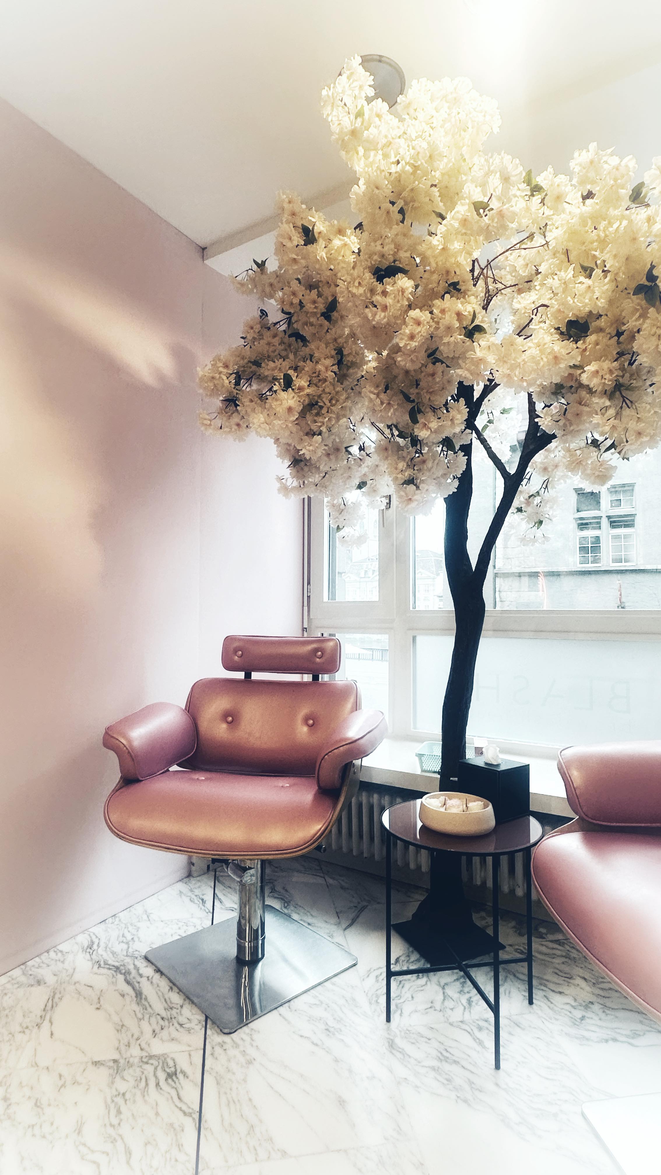 BEAUTY & BUSINESS SUNDAY
Heute war ein inspirierender Sonntag bei Blashy Pro: Frühstück, spannende Themen rund um Lash & Brow Lifting, Moneymindset, healthy Lunch, Live Demo, Austausch und Networking einfach perfekt für alle, die up to date bleiben wollen!
Ein riesiges Dankeschön an Rabea und das ganze Team sowie alle, die diesen tollen Event möglich gemacht haben!
.
.
.
.
.
.
#beautybusiness #weiterbildung #networking #lashlifting #browlifting
#beautyacademy #beautytrends
#kosmetikprofis #wimpernliebe
#browgoals #businesssonntag #networking
#inspiration #learnandgrow
#avouscosmetics #rüti #zürichoberland #beautycommunity