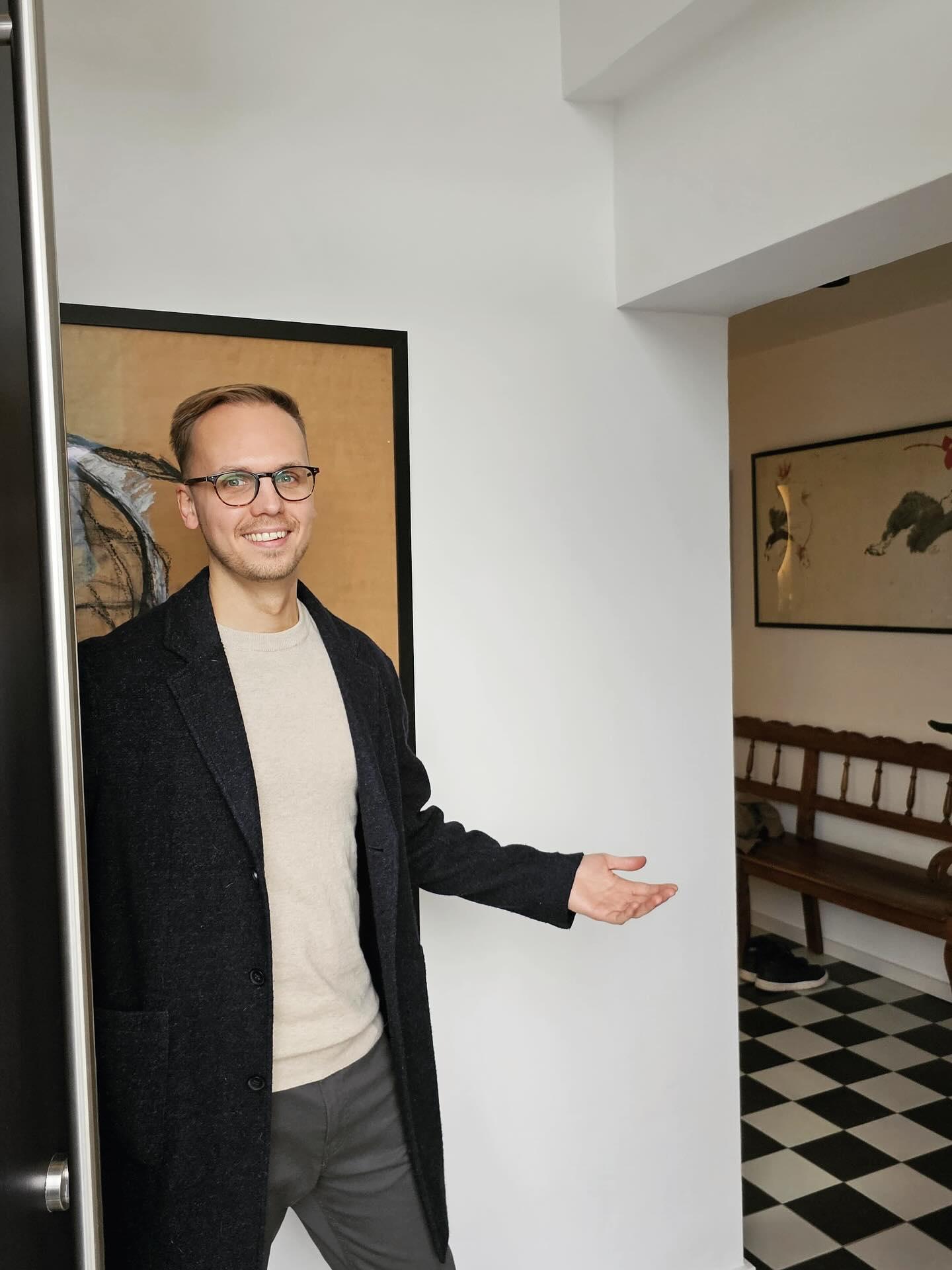 Mit jeder Tür, die ich öffne, öffnet sich auch die Möglichkeit für einen neuen Anfang.
Ein Zuhause erkennt man nicht auf Bildern – man muss es betreten, hören, fühlen, erleben.
Manche Räume erzählen ihre Geschichte erst, wenn man in ihnen steht.
Kommt rein und spürt selbst, ob genau hier euer nächstes Kapitel beginnt. 🏠
#immobilien #realestate #makler #badhomburg #oberursel #friedrichsdorf #königstein #kronberg #neuanspach #wehrheim #usingen #hochtaunus #taunus #rheinmain
#germany #zuhausegesucht #haus #wohnung
#grundstück #kapitalanlage #dienstleistung | #steinhouse #steinhouseimmobilien