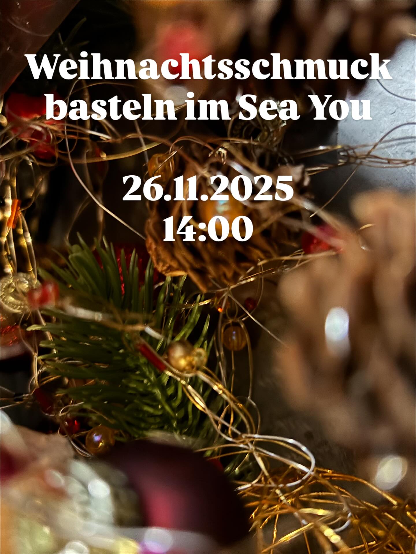 Auch im Sea You kommt langsam die Weihnachtsstimmung auf, vor allem mit dem eiskalten Wetter heute! ❄️
Hast du Lust auf selbstgemachte Weihnachtsdeko und gute Stimmung, begleitet von dem besten Kaffee der Stadt (und ein paar Keksen 😉)?
Dann komm zu unserem one-time-only Weihnachtsbasteln!
Materialkostenbeitrag sind 13€, Getränke werden extra verrechnet. Je nachdem wie schnell oder viel du bastelst wirst du 2-3 Stunden brauchen. Melde dich unbedingt an unter 02272/23410 - die Plätze sind begrenzt! ✨