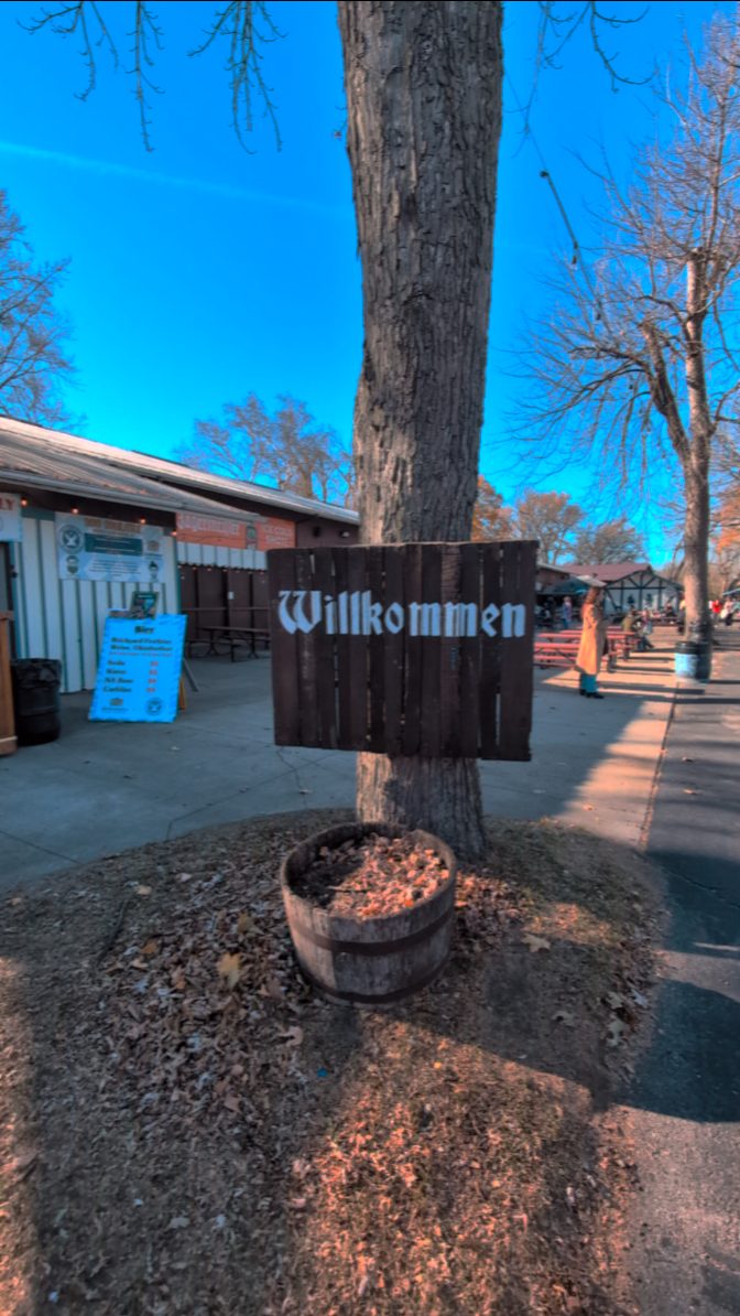 ✨ HAPPENING NOW ✨
.
The Brickyard Holiday Market is under way!
Over 100 local vendors with hand crafted goods set in a lovely Germanic styling. Giant pretzels, spiced nuts, live demos, polka band and of course, you can grab a beer and watch the game.
.
Brickyard Holiday Market
Bavarian Bierhaus
1030 am - 5 pm
.
Come say hi and get your shopping started early with small businesses instead of big corporations 🖤
.
.
.
@mkedestashevent_thebrickyard @bavarian_bierhaus
#MilwaukeeEvents #MKEHolidayMarket #SupportLocalMKE #ShopSmallMKE #smallbusiness #womanowned #handmade