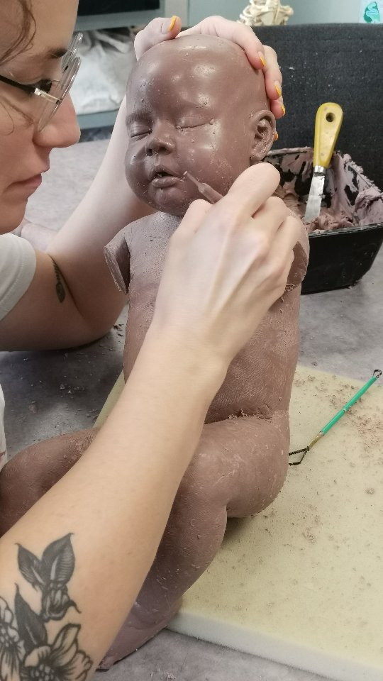 Just 2 new babies being sculpted by the most talented @virginie_dahmane and @joanaleitao_art
Guess their ages?
@monsterclayusa
#cinebaby #fakebaby #monsterclay #sculpture #sculptor #sculpting #sfx #mfx #specialeffects #props #makeupartist #propshop #cinema #siliconebaby #prosthetics