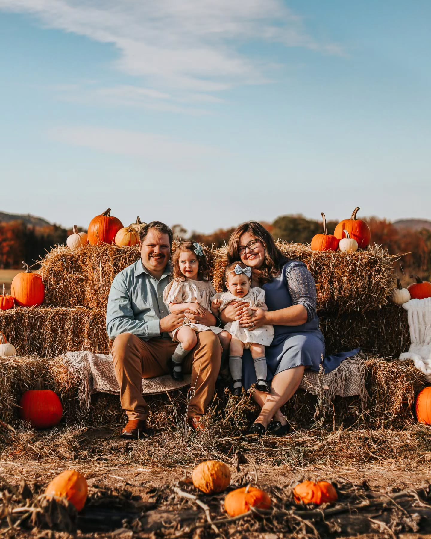 I am still stuck dreaming about pumpkins and crunchy leaves when I woke up to find snow on the ground this morning. I had such a beautiful time at @bateslanding U-pick capturing these adorable minis.
Our christmas Minis are open for booking!
Nov 29 - Christmas Tree Minis - Lo-Hi Farms
Dec 6 - White Christmas Bed Minis - Rothesay
Dec 27 - Extended Family Studio Minis - Rothesay
Check out the link in the bio to book yourself in for a holiday experience ❤️