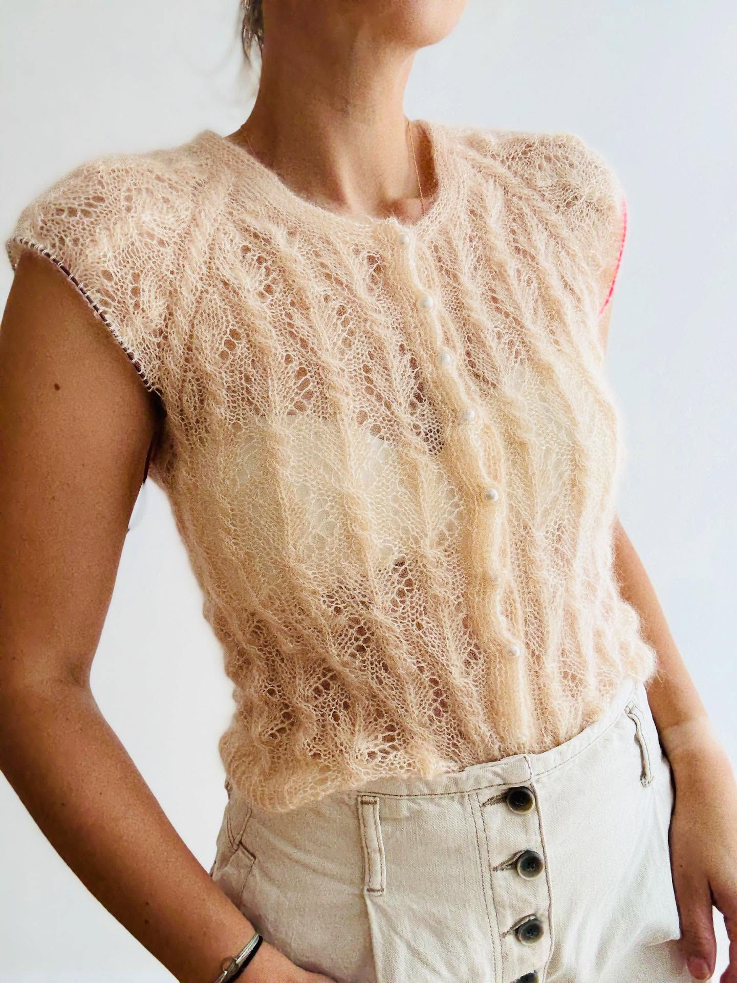 So very much in love with this project ☺️🥰 Cannot wait to start working on the sleeves - and I cannot wait to share the pattern with you by the end of November 💗
.
.
.
Pattern in progress by me: #gerardinacardigan
.
Yarn: Mohair Bliss in the shade Nature by @pascuali_official
.
Advertising
.
#knitting #knittingaddict #knittinglove #knittersofinstagram #knitstagram #knitspiration #knittinginspiration #iloveknitting #knitknitknit #imakemyownclothes #handmadefashion #slowfashion #mohairknit #mohair #stricken #strickenmachtglücklich #knitter #diy #knittingismyyoga #strikk #egostrikk #strikkedilla #strikkeinspo #tricoter #tricotaddict #tejido