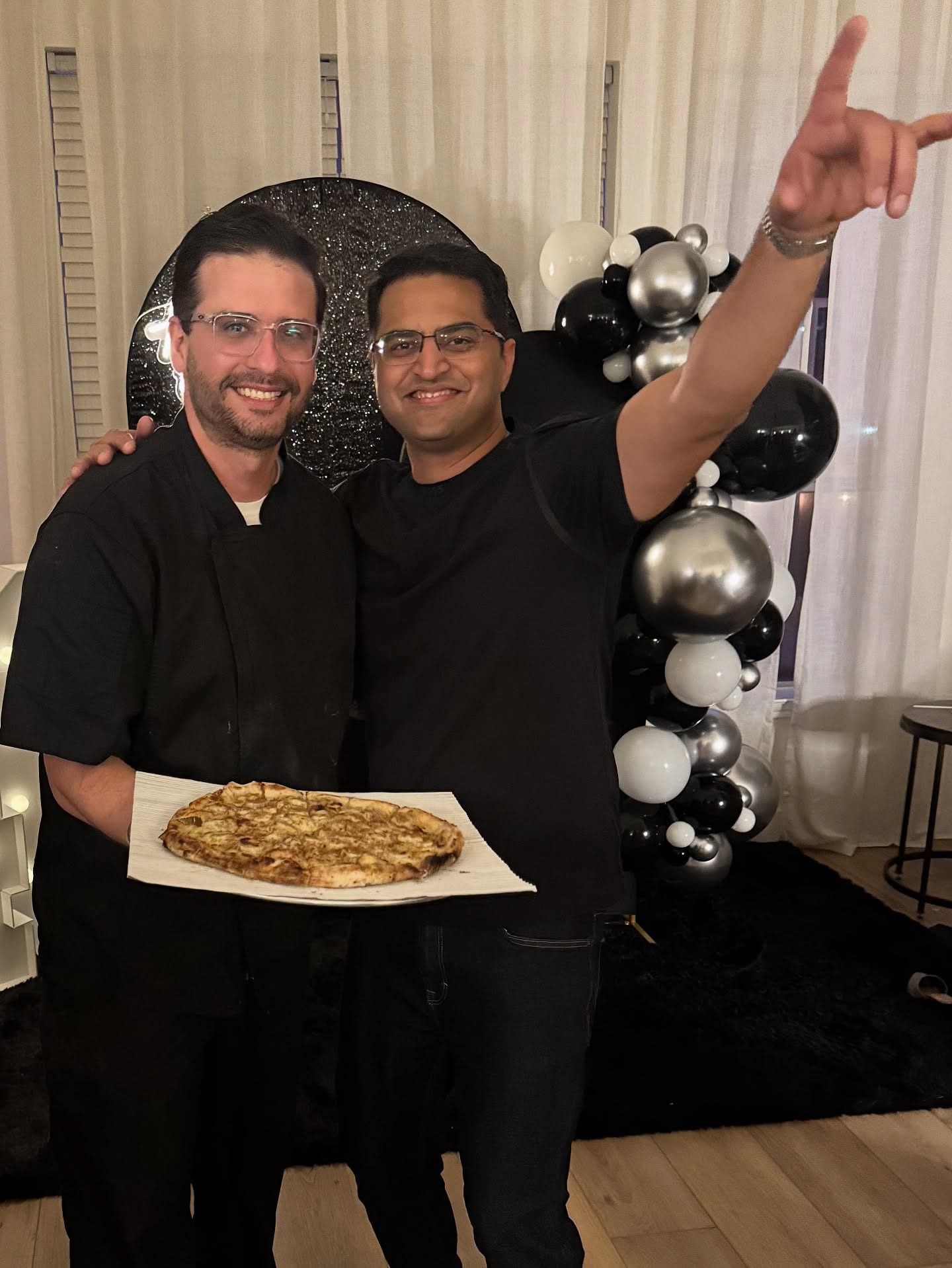 ✨ Pizza, Friends & Celebration! ✨
Yesterday was an incredible night celebrating Dev’s birthday! 🎉🔥
I had the honor of catering this special event, and the energy was amazing from start to finish. @deovratkajwadkar , his family and his friends brought so much joy, and nothing makes me happier than seeing everyone enjoying fresh, handcrafted pizzas.
From our classic Margherita to the Nutella & Strawberry dessert pizza, every single pie came out with that perfect Leonel’s Pizza flavor — crispy, airy, and made with love. 🍕❤️🍓
Thank you, @deovratkajwadkar , for choosing me to be part of your celebration. It was a night to remember! 🙌
Looking forward to many more unforgettable events.
#LeonelsPizza #AustinTX #RoundRockTX #PizzaCatering #ATXFoodies #AustinEvents #AustinCatering #EventCatering #BirthdayPartyIdeas #FoodTruckLife #MobileCatering #PizzaLovers #NeapolitanPizza #BrazilianPizza #DesertPizza #ATXSmallBusiness #SupportLocalATX #PartyCatering #AustinBirthday