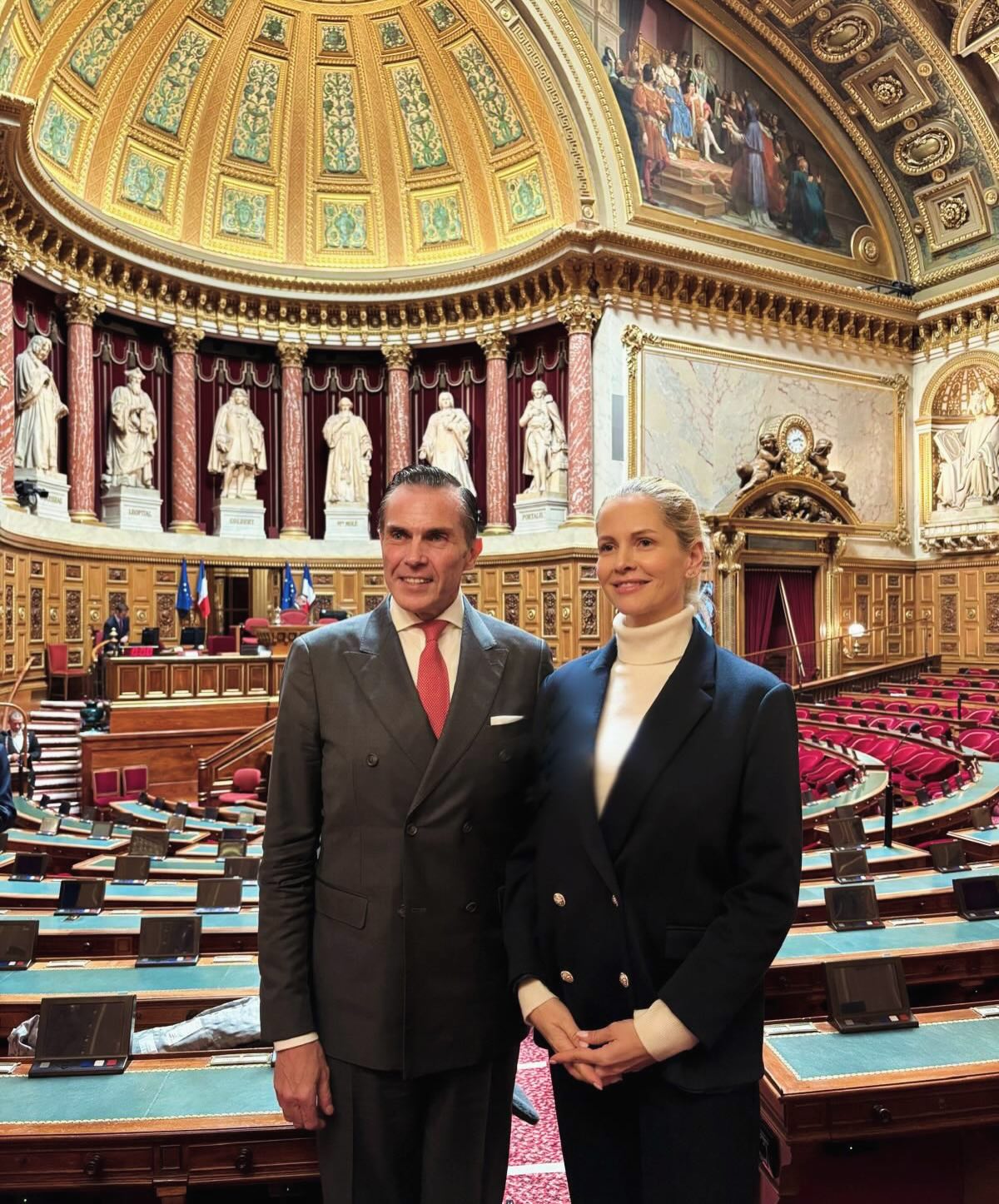 Une visite passionnante au Sénat aujourd’hui, à l’invitation du Sénateur Jean-Baptiste Blanc, que nous remercions très chaleureusement pour son accueil et ses échanges si enrichissants.
Un grand merci également à Delphine Cresp, Maire de Cabrières d’Avignon, pour sa présence et son engagement constant aux côtés de notre patrimoine et de nos initiatives.
Un moment de dialogue et de transmission que nous aurons à cœur de poursuivre. 🇫🇷✨
*****************************************
#charlesphilippedorleans #princecharlesphilippedorleans #naomidorleans #princessenaomidorleans #maisonroyaledefrance