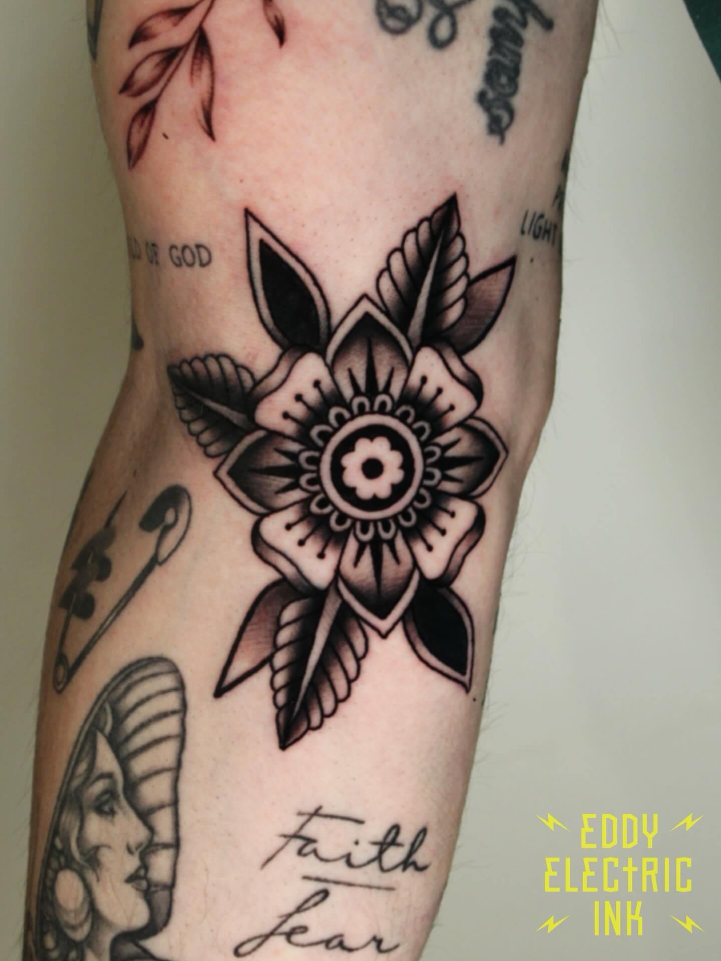 Filler flower for Dan! Thanks brother!
🏷️: #traditionaltattoo #traditionalart #traditional #traditionaltattoos #tradworkers #tradwork #tradworkerssubmission #tradtattoos #tradtattoo #oldlines #oldschool #oldschooltattoos #oldschooltattoo #lineworkerssubmission #boldwillhold #oldworker #traditionalflash #oldworkers#oldworkerstattoo #boldwillhold #tattooflash #flashtattoo #flashtattoos