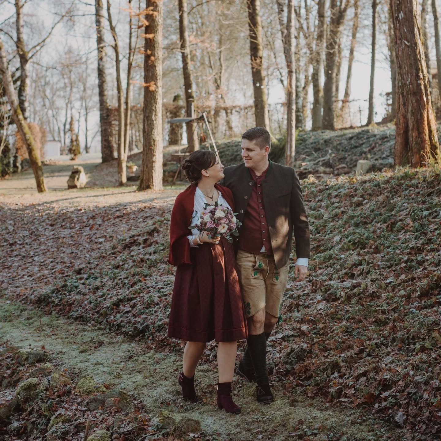 Heiraten in Tracht🥰
Dann bist du bei uns richtig 😊
#heiratenintracht #trachtenhochzeit #hochzeitstracht