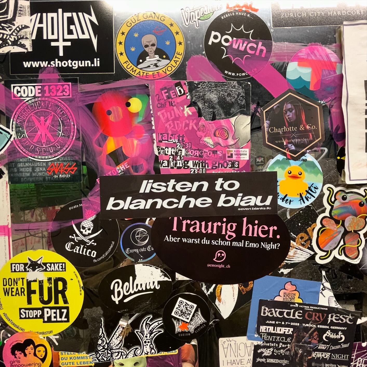 next few upcoming shows 🪽
30.11 rote fabrik, zurich supporting @kaelanmikla
5.12 dachstock, bern supporting @theyounggodsmusic
6.12 tba, zurich
13.12 cafete, bern
I‘ll also be playing guitar with @ecyce.band on these dates if you wanna see me shred instead of sing:
28.11 x-tra, zurich
12.12 tabtap, schaffhausen