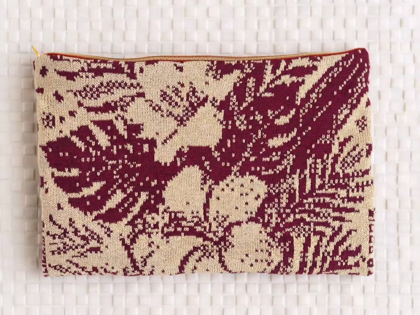 Rangez-vous avec style ! Notre Trousse Tropicale allie parfaitement l'utile à l'agréable. Idéale pour y glisser vos produits beauté, vos accessoires ou vos crayons, elle apporte une touche de fantaisie à votre organisation.
Une création unique, personnalisable à votre image et fabriquée à Paris avec une qualité irréprochable.
👉 Découvrez-la sur notre site : www.caligraphic.fr
#Caligraphic #CadeauPersonnalisé #FaitàParis #Tricot #MadeInFrance #CadeauFeminin #TrousseDeToilette