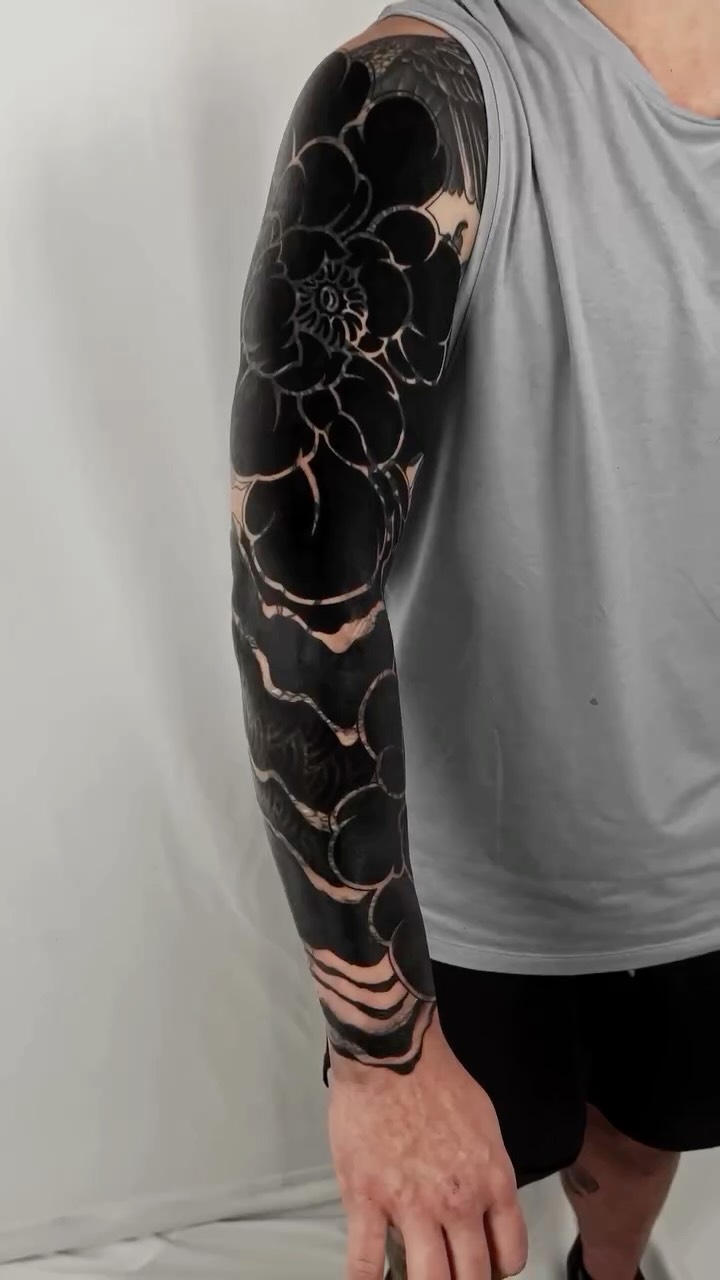 Bold lines, soft petals.🖤🌸
Blackwork peonies built with clean contrast and fine detail. A design crafted to highlight depth and flow on the skin. Every line placed to stay sharp over time.
What do you think of this reel? Drop your thoughts below 👇
#blackworktattoo #finelinetattoo #peoniatattoo #blackworkartist #tattoolinework #tattooartwork #srbogatato