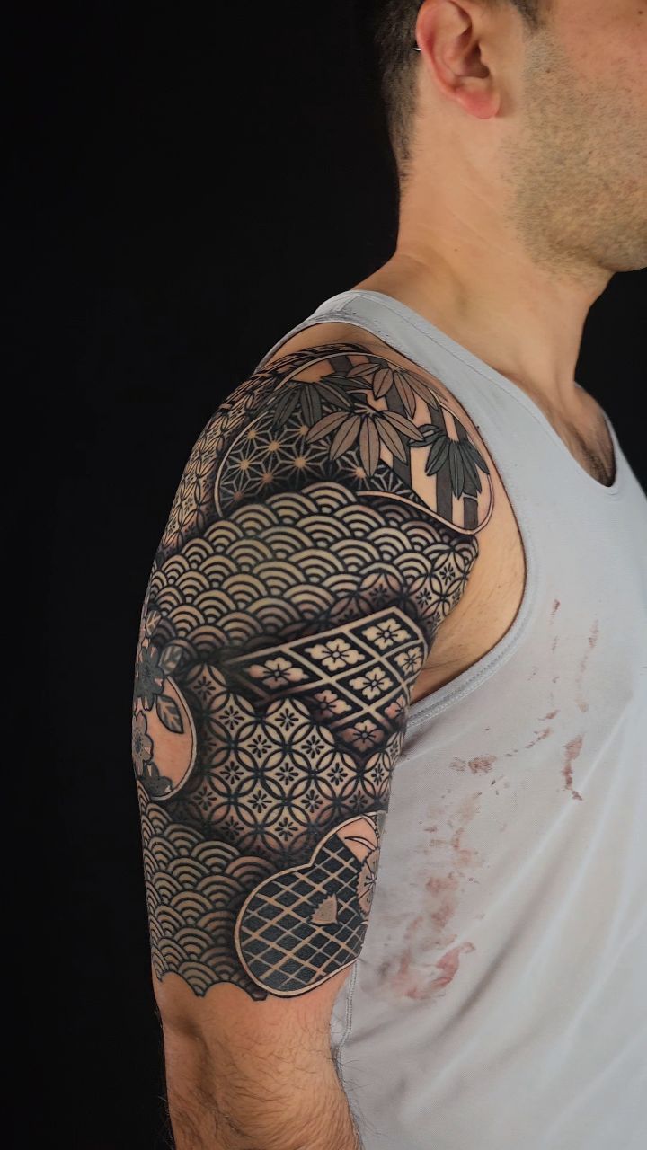 Finished this upper arm Japanese kimono patterns tattoo using black and opaque grays. Looking forward to extend it into full arm one day 😇
Japanese geometric tattoos Oakland California bay area
.
.
.
.
.
#irezumi #japanesepattern #kimonopattern #japanesepatterns #japanesetattoo #japanesetattooart #japanesetattoos #japanesetattooart #geometrictattoo
#geometrictattoohunter #omfgeometry
#tattoodo #geometry #oaklandtattoo #oaklandtattoos #oaklandtattooartist #sftattoo #sftattoos #sftattooartist #berkleytattoo #bayareatattoo #bayareatattoos #bayareatattooartist #sacramentotattoos #losangelestattoo #californiatattoo