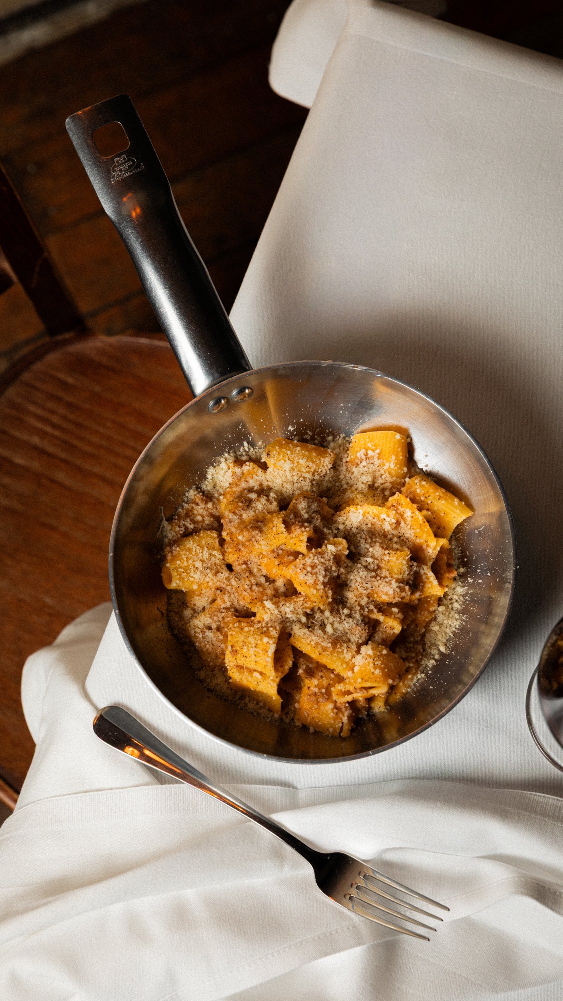 Don’t miss your chance to taste this seasonal favorite! Our November Pasta of the Month!
Our Rigatoni Pumpkin & Salsiccia is cozy, creamy, and full of autumn vibes, perfect for warming you up as the nights get colder.
We roast the pumpkin until it’s tender and mix it with Italian salsiccia for a sauce that’s full of flavor and super comforting.
Only a few days left, come taste this cozy comfort dish!
.
.
.
#linguinitrattoria #italianrestaurantamsterdam #foodieinamsterdam
