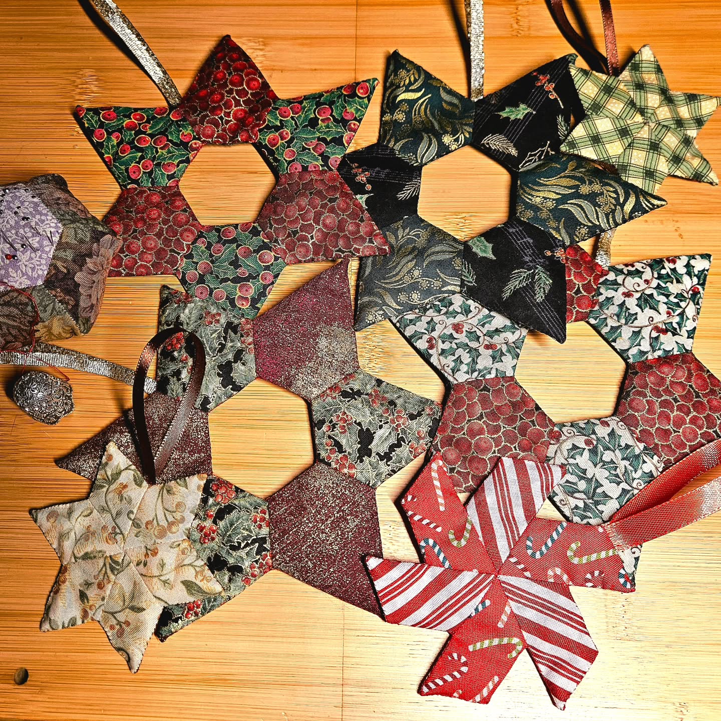 7 more Christmas ornaments finished, and more on the way! Many of you have requested cute or primitive fabrics, and those are coming as well. 11 more ninja stars are currently prepped for assembly, as are 4-5 more Moravian stars, and a stack of other fabric lines are waiting to be cut and pasted to shapes before assembly. How many more will I finish? Who knows!
I'm off to shop at the Quilt, Craft, & Sewing Festival and the Gem Fair later today at the Puyallup fairgrounds. I'll also be updating my stock of dyed merino on the website. And we're doing a painting day for more drop spindles this weekend. Only a couple more weeks until the next event, but I'm still open by appointment here at the studio for shopping in person. The holiday season is well underway!
.
#smallbusiness #fiberartist #horsenroundfiberstudio #diy #sustainabledecor #quiltedornaments #quiltersofinstagram #quiltsagram #eppornaments #epp #englishpaperpiecing #handquilting #sustainablecrafting #slowfashiondecor #christmasornaments #christmasfabric #ornamentsasgifts #giftshopping #giftideas #stockingstuffers #christmastreedecorating